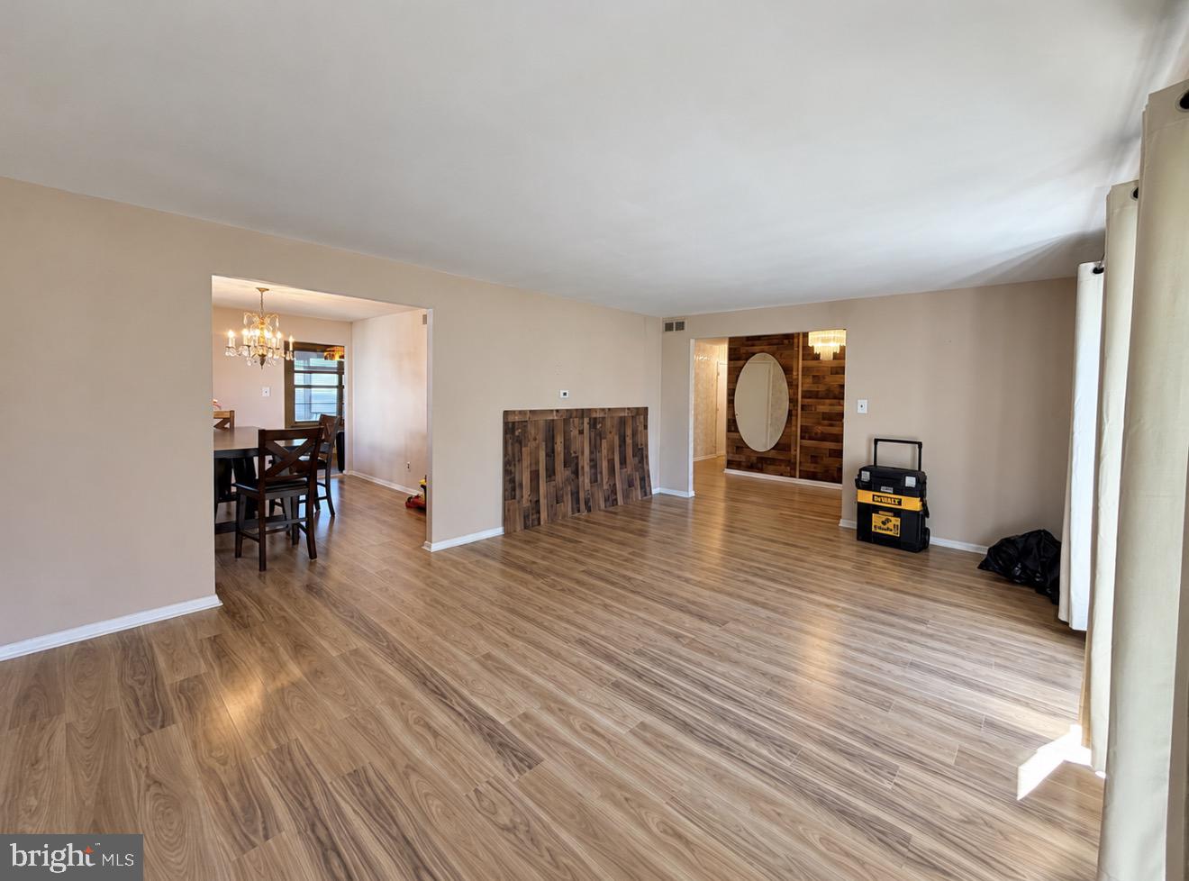 8 W BROOK DRIVE