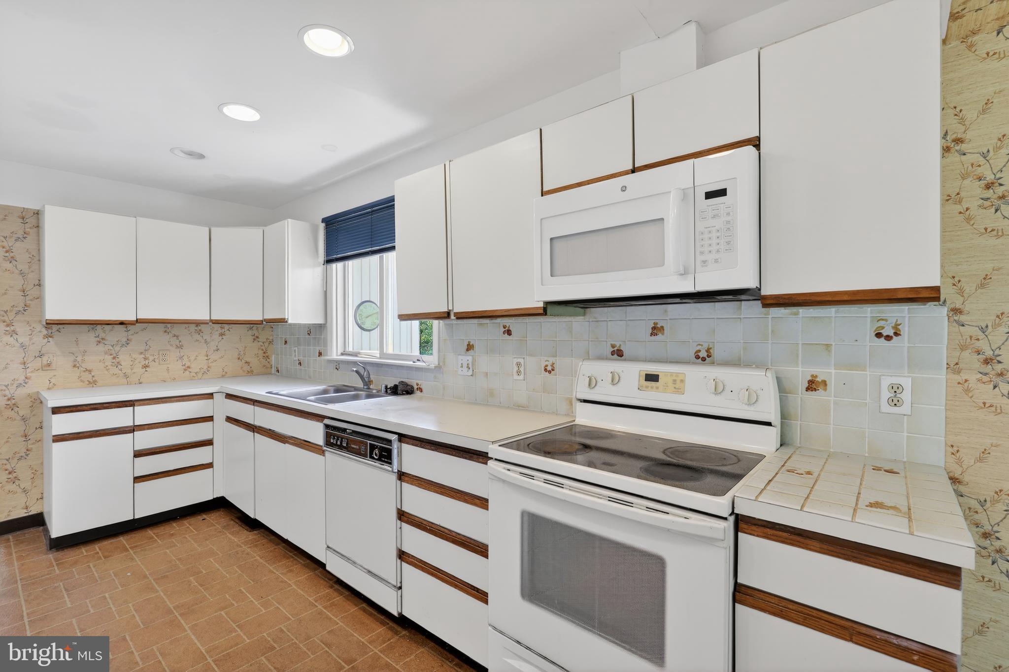 SEABREEZE DEV - Residential