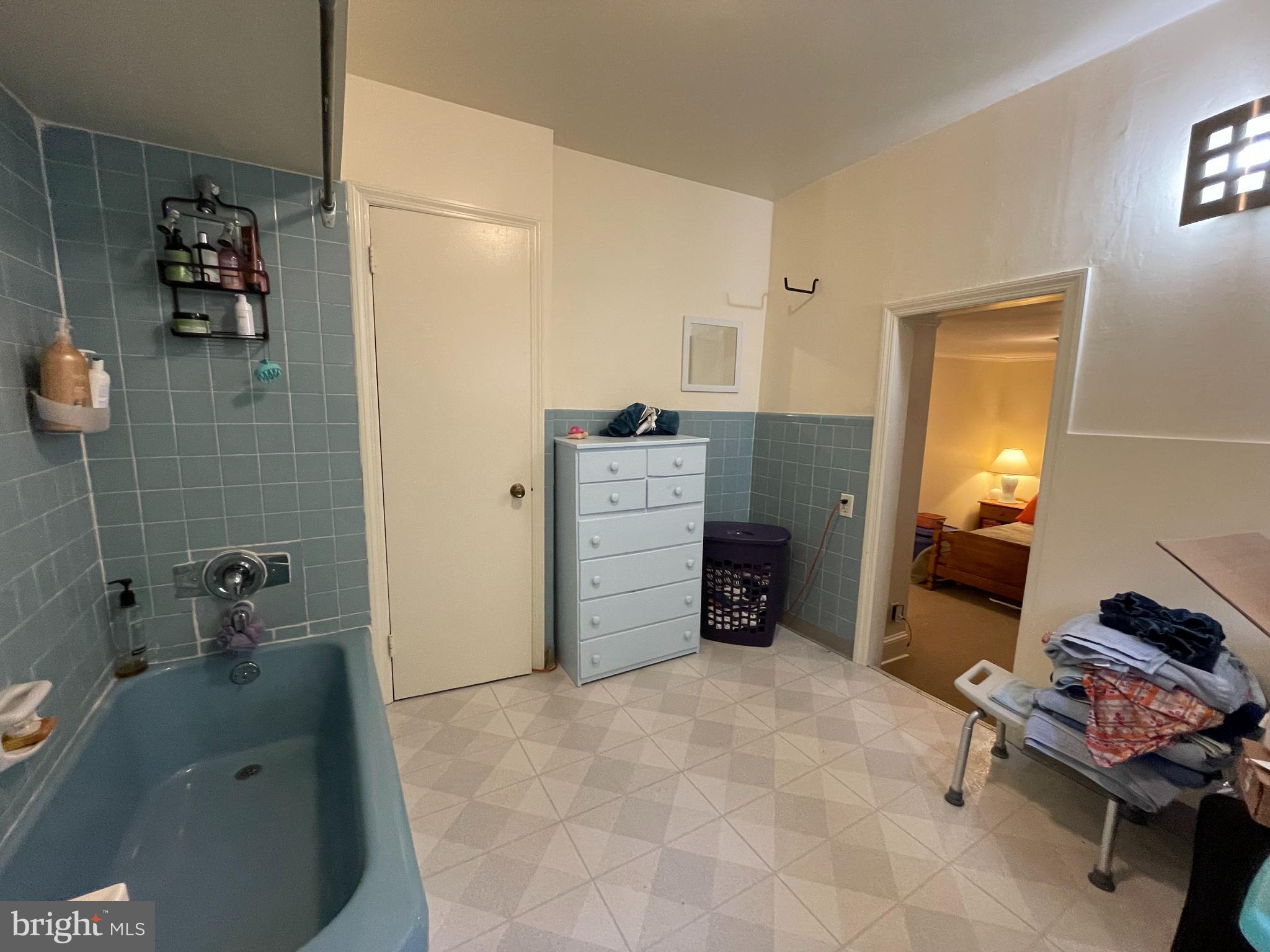 QUEEN VILLAGE - Residential Lease