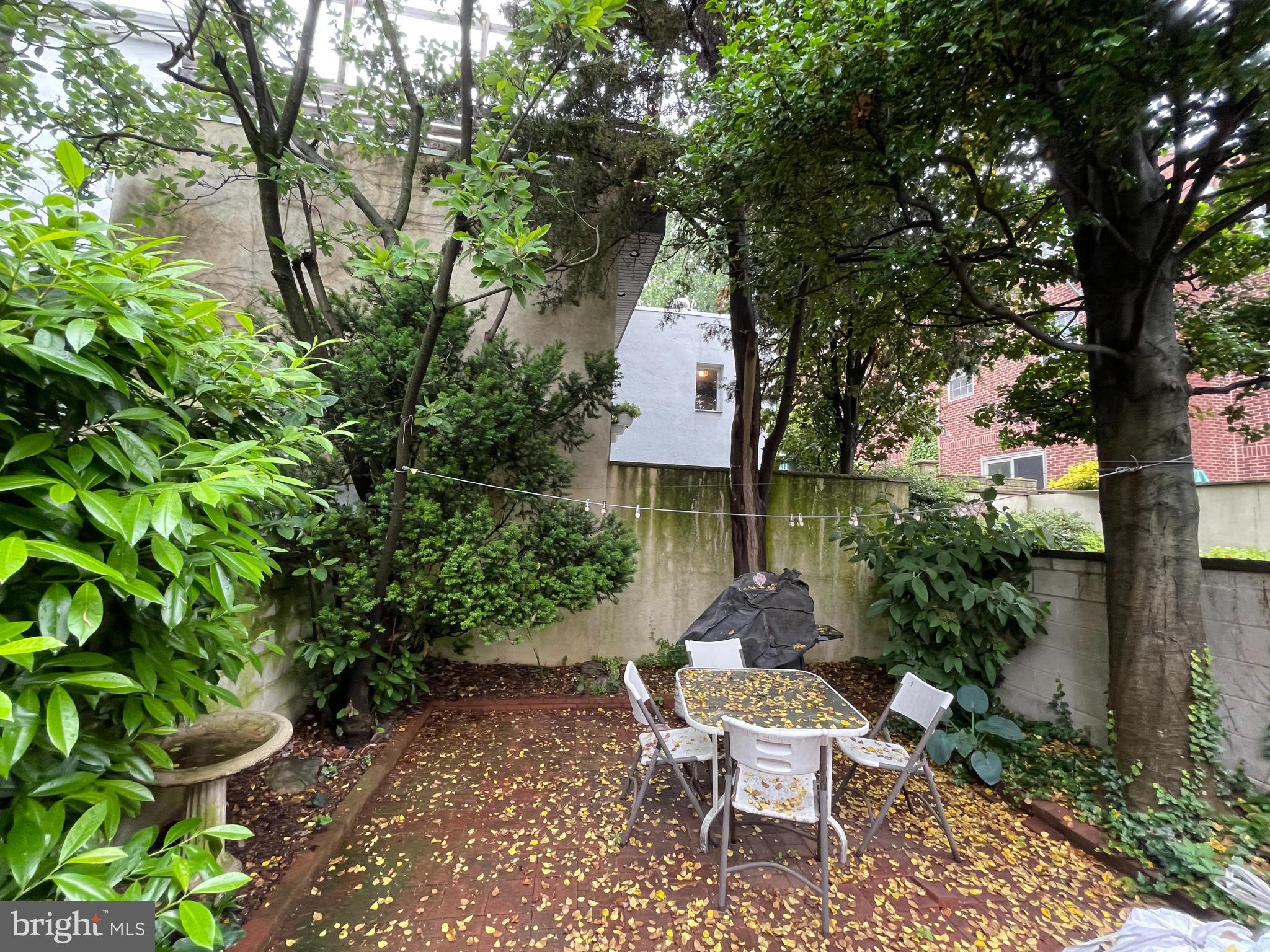 QUEEN VILLAGE - Residential Lease