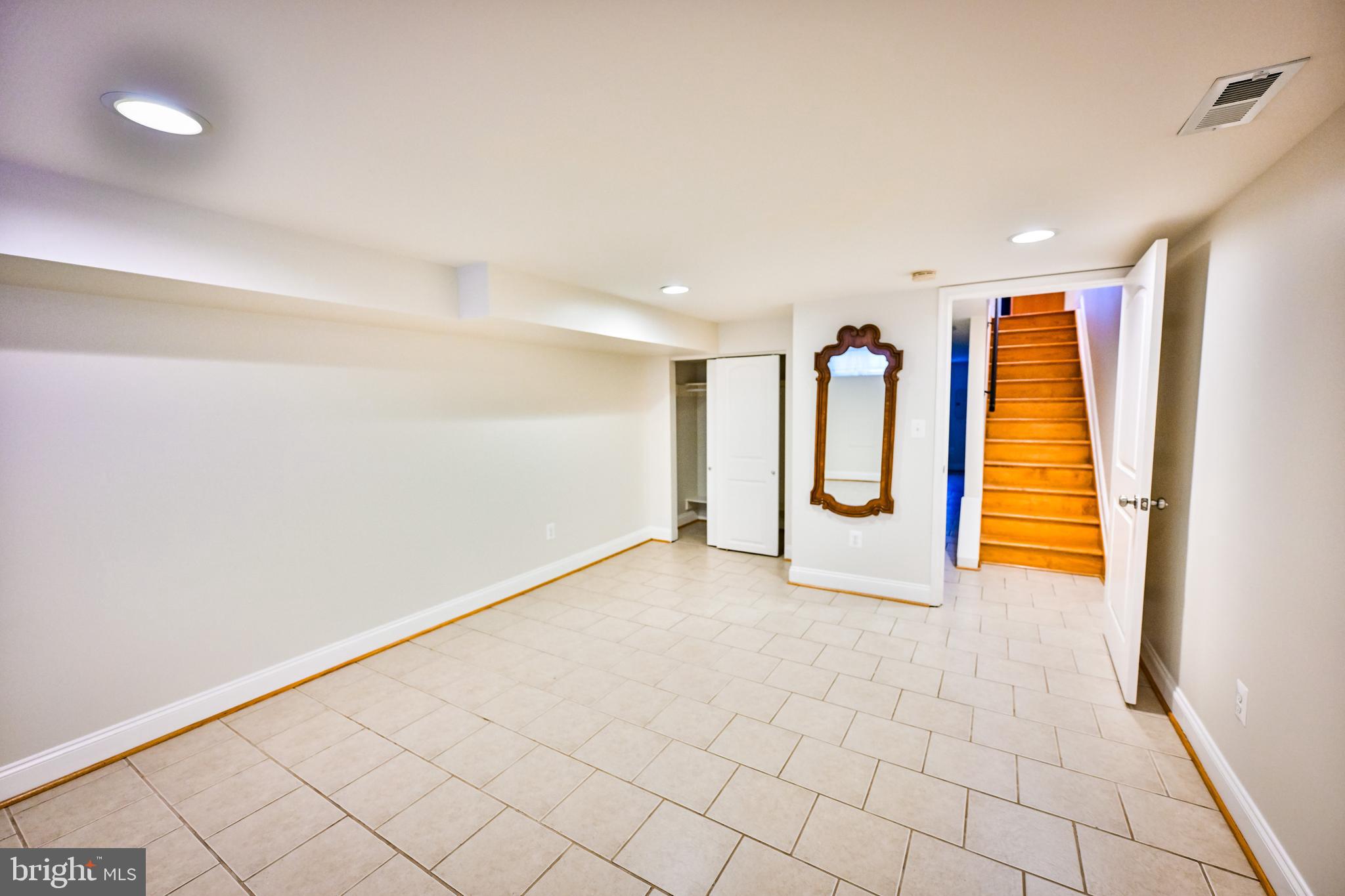 HIGHLANDTOWN - Residential