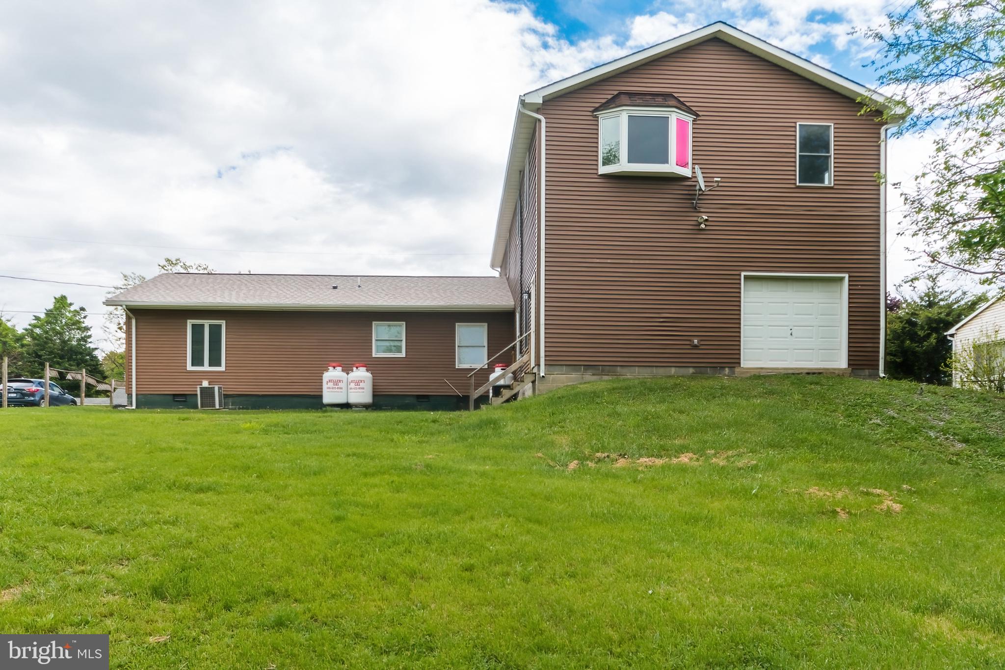 SPORTSMANS PARADISE - Residential Lease