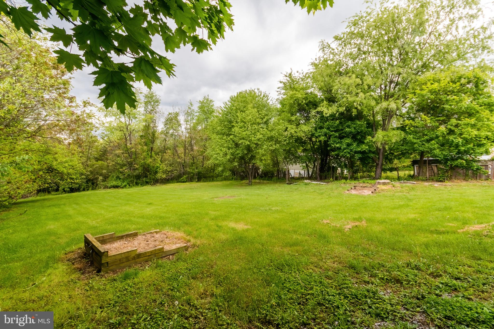 SPORTSMANS PARADISE - Residential Lease