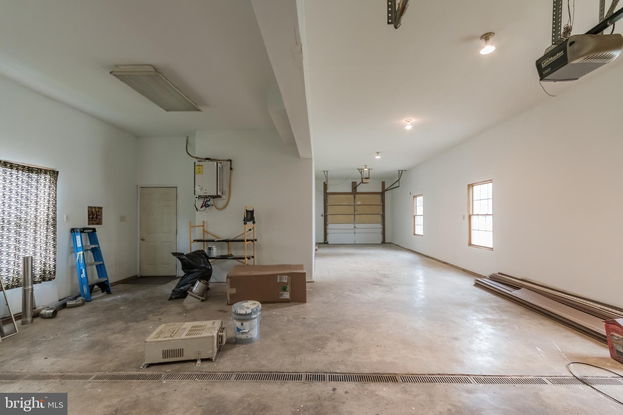 SPORTSMANS PARADISE - Residential Lease