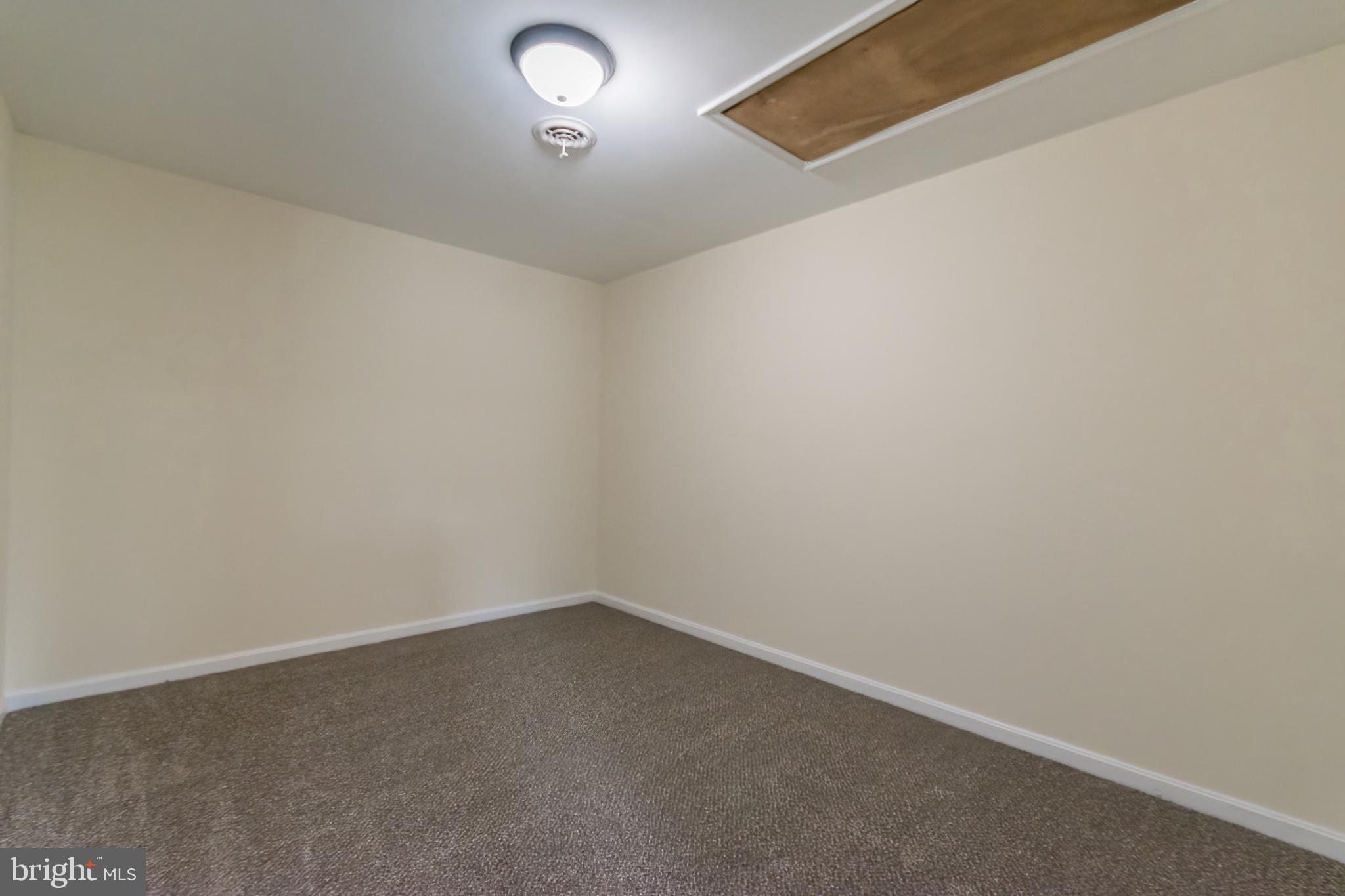 SPORTSMANS PARADISE - Residential Lease