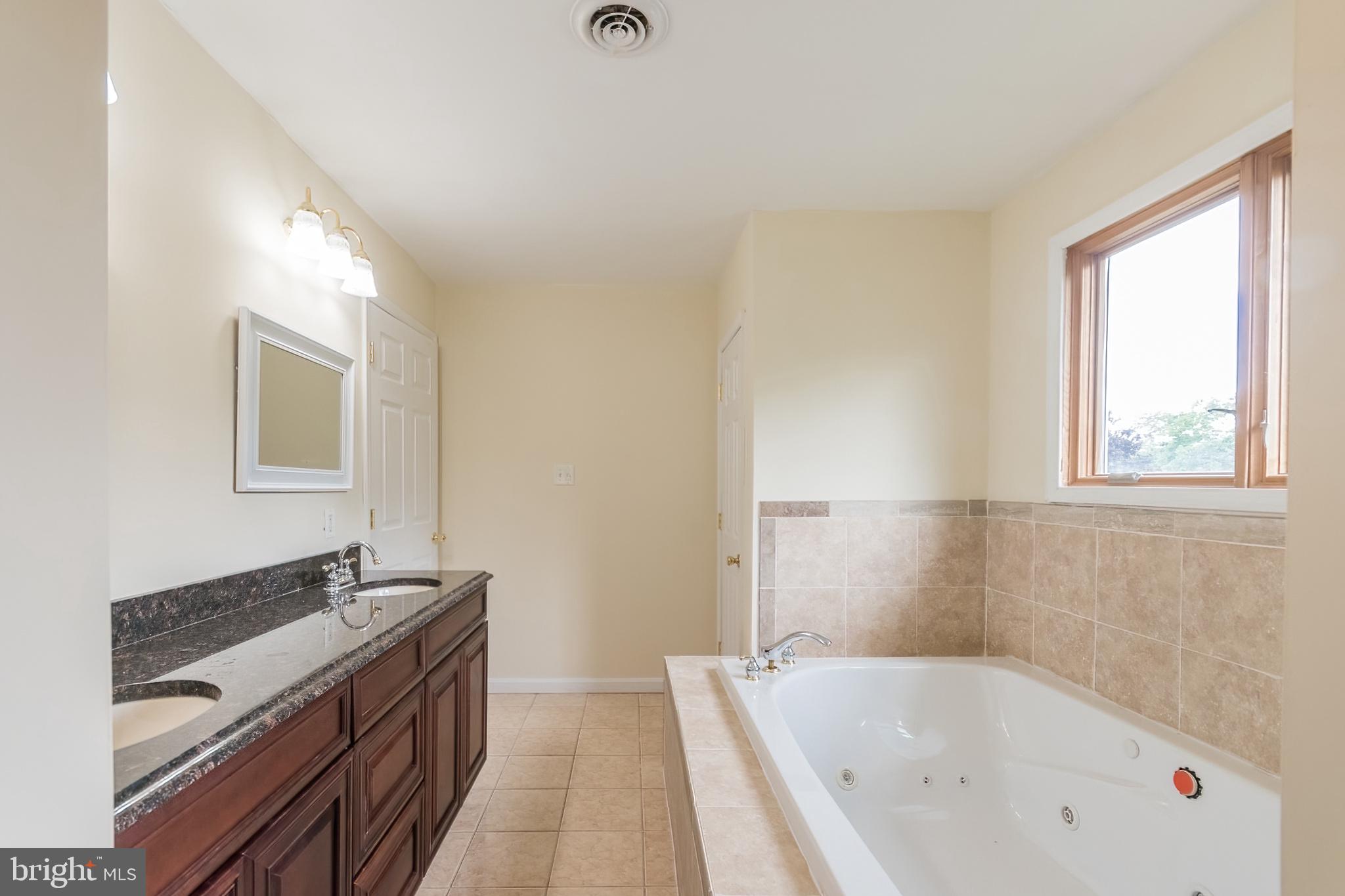 SPORTSMANS PARADISE - Residential Lease