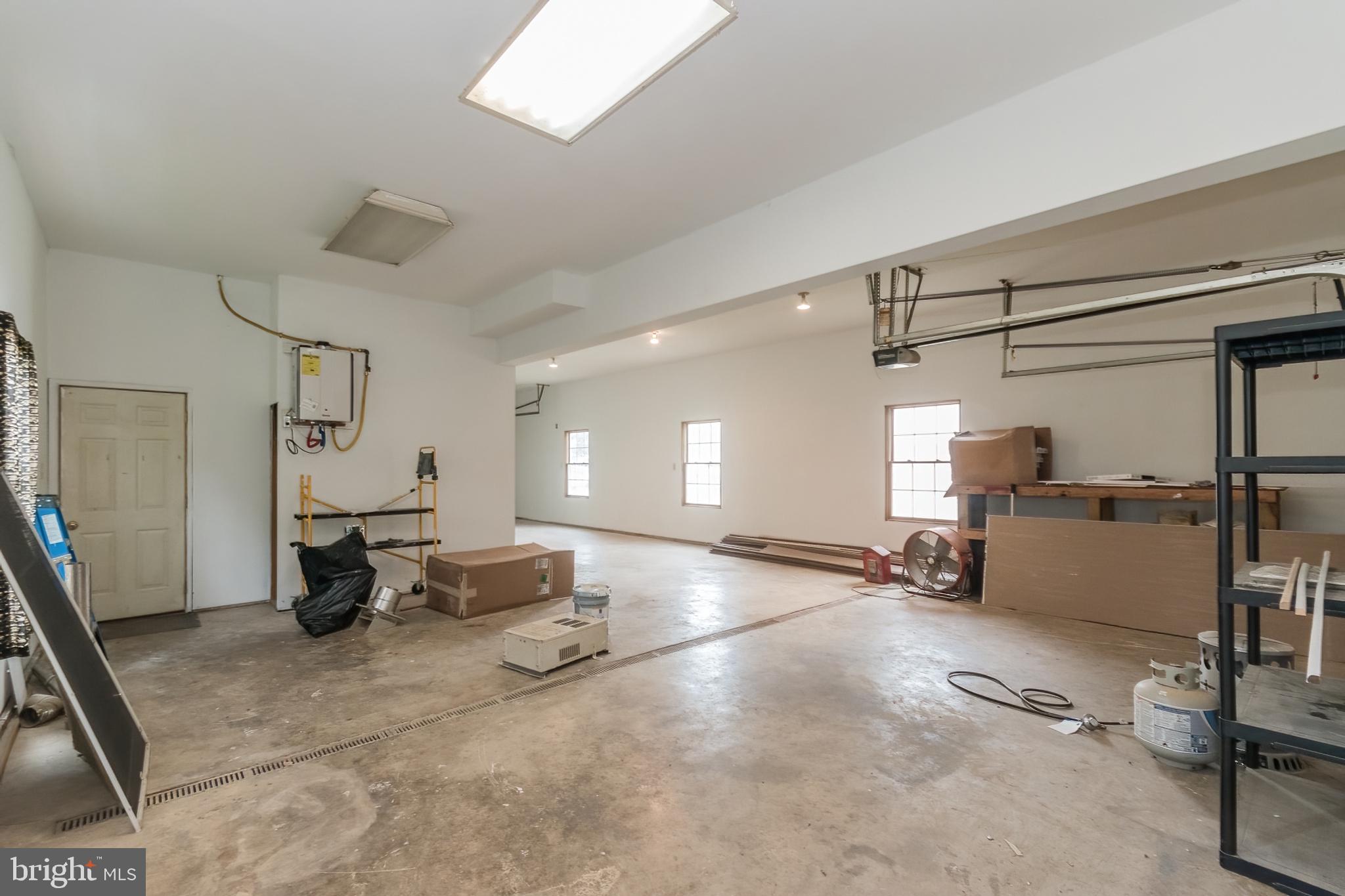 SPORTSMANS PARADISE - Residential Lease