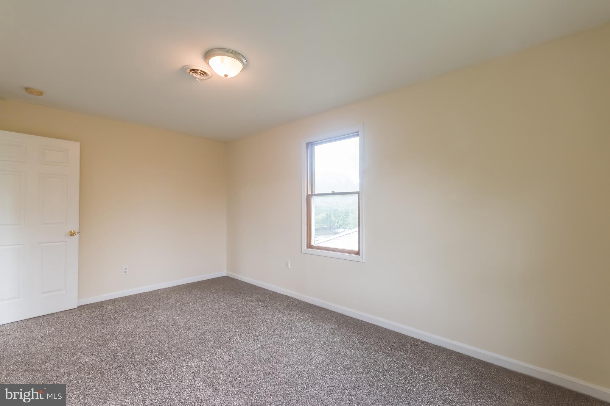 SPORTSMANS PARADISE - Residential Lease