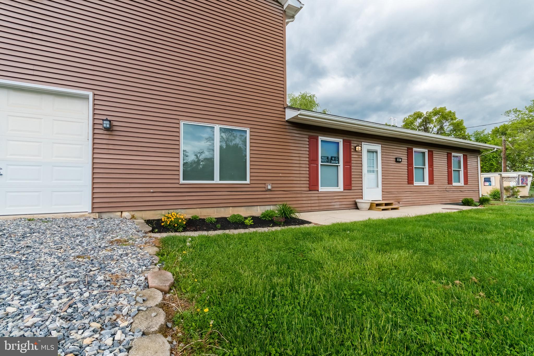 SPORTSMANS PARADISE - Residential Lease