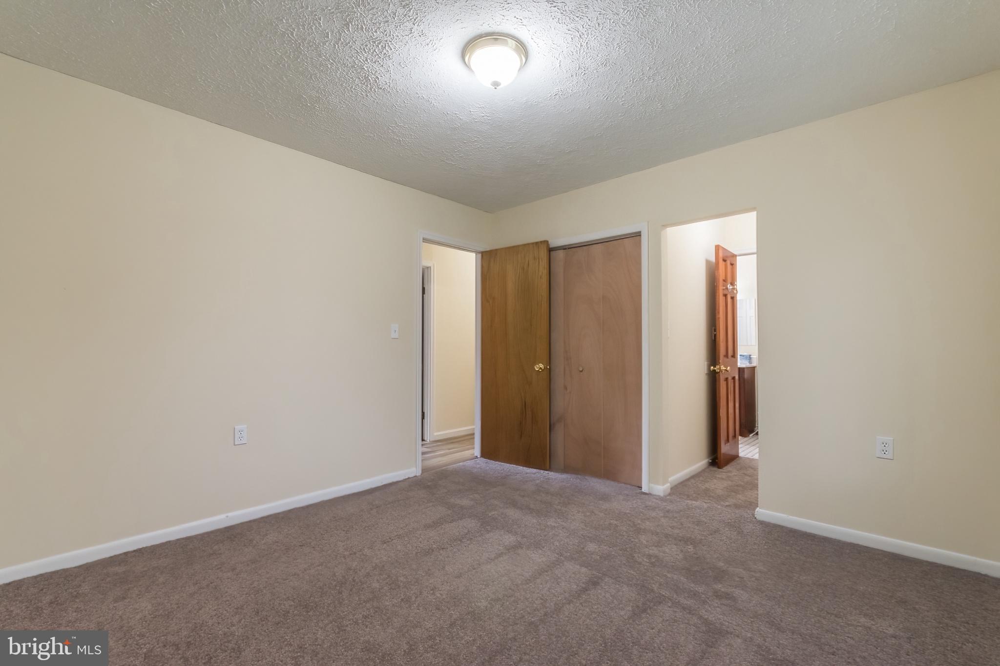 SPORTSMANS PARADISE - Residential Lease