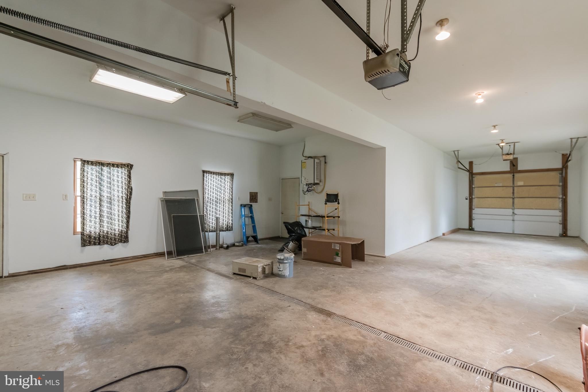 SPORTSMANS PARADISE - Residential Lease