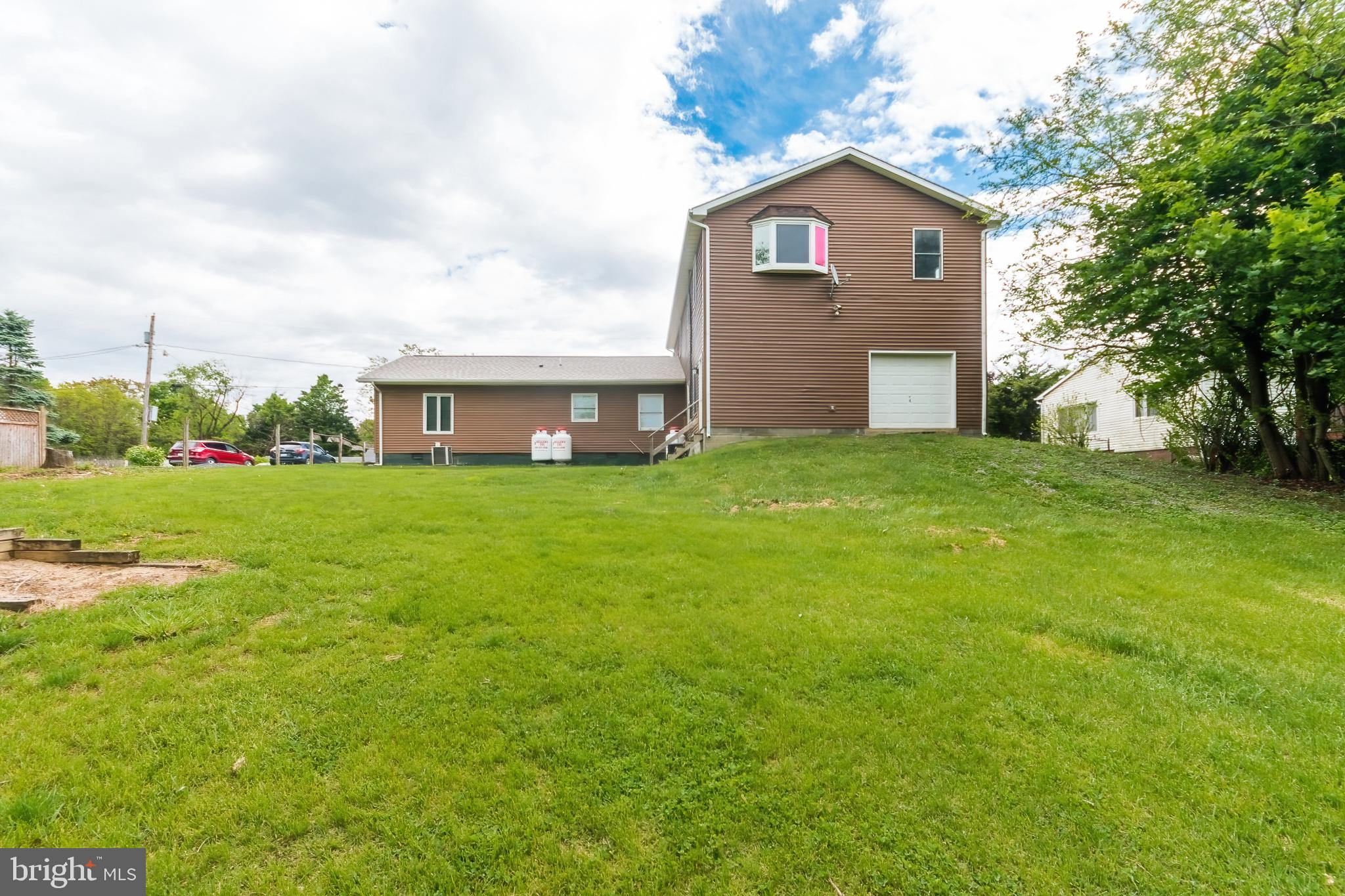 SPORTSMANS PARADISE - Residential Lease