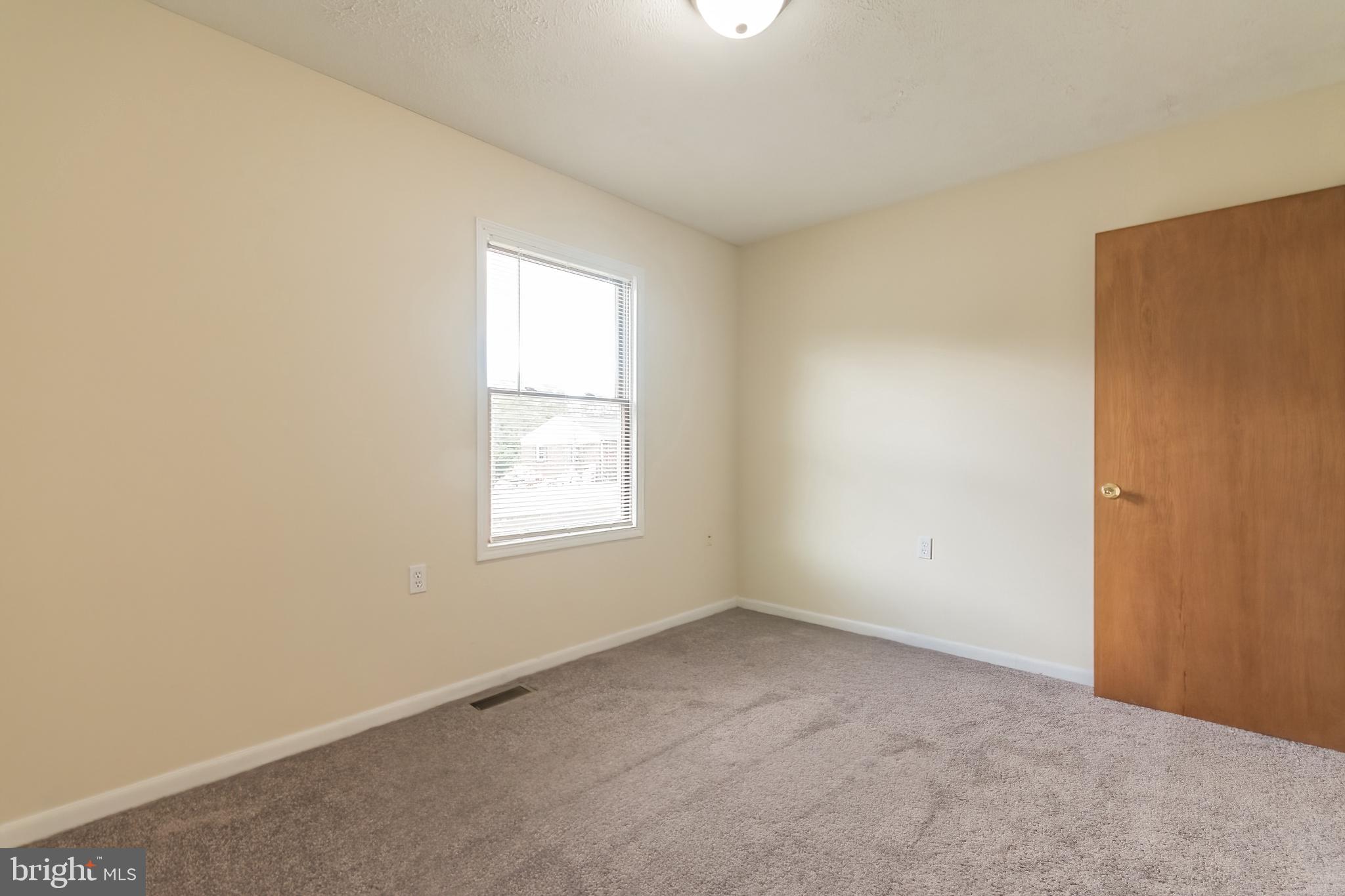 SPORTSMANS PARADISE - Residential Lease