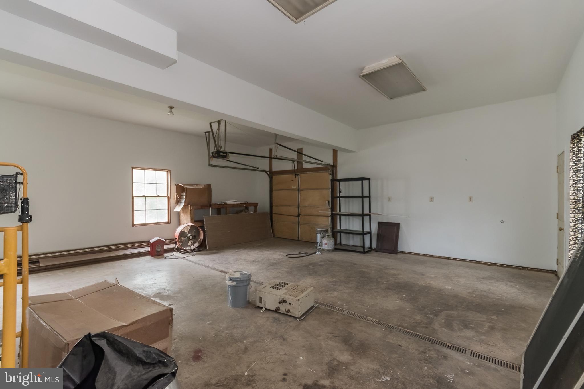 SPORTSMANS PARADISE - Residential Lease