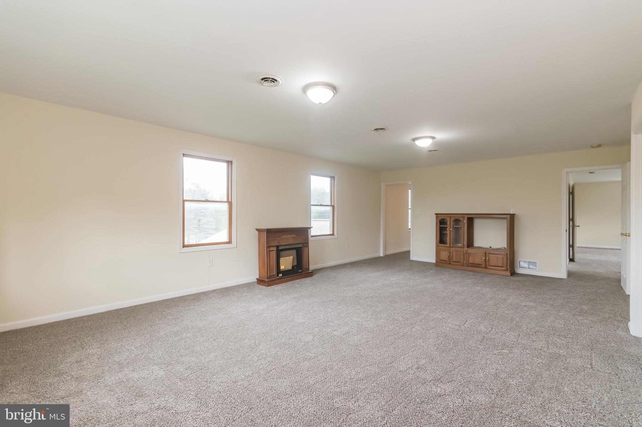 SPORTSMANS PARADISE - Residential Lease