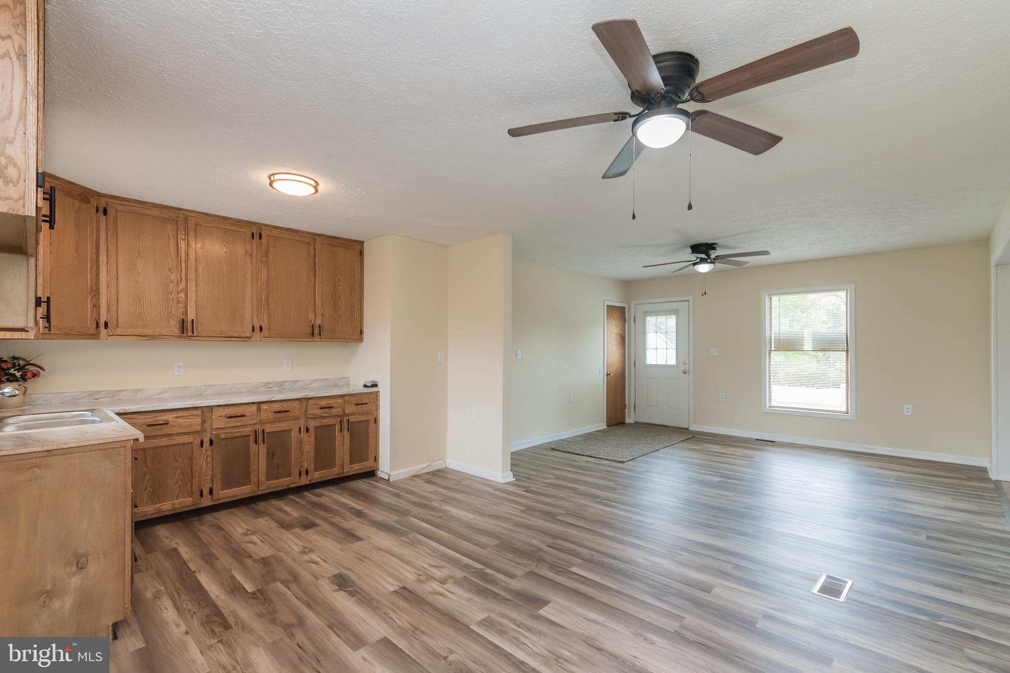 SPORTSMANS PARADISE - Residential Lease