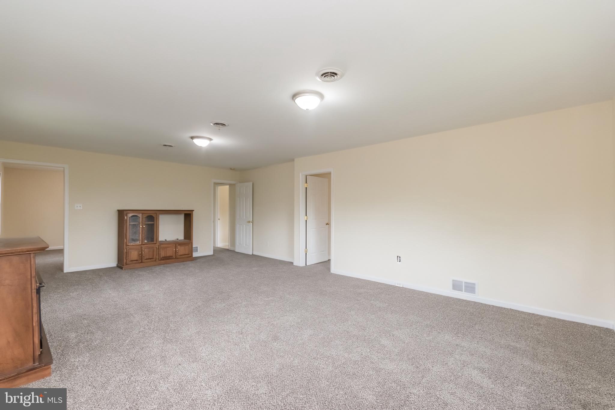 SPORTSMANS PARADISE - Residential Lease