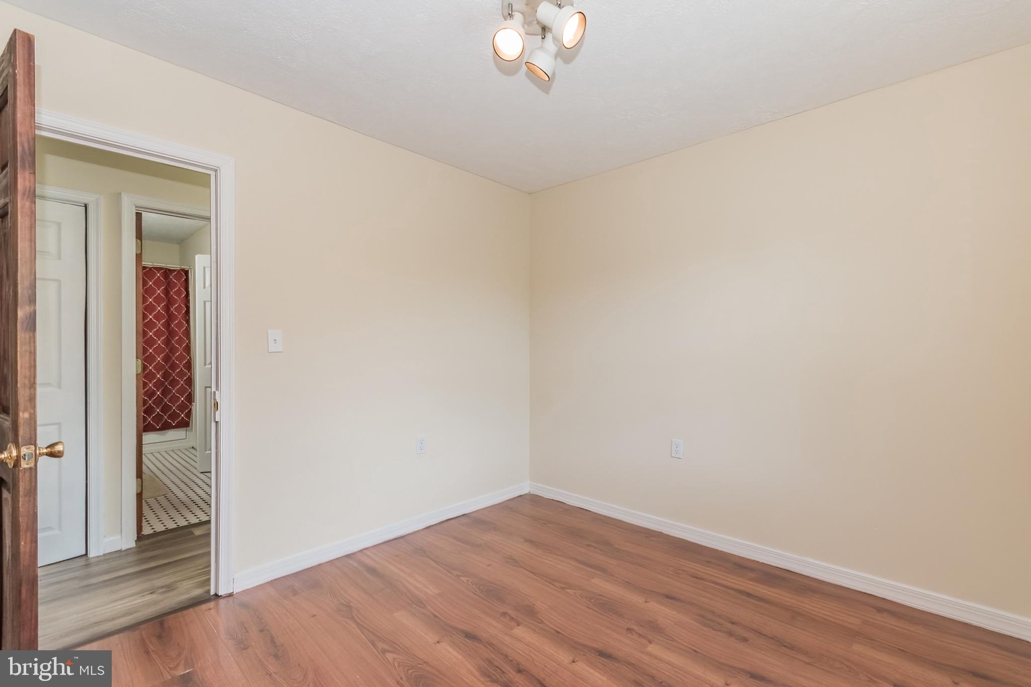 SPORTSMANS PARADISE - Residential Lease