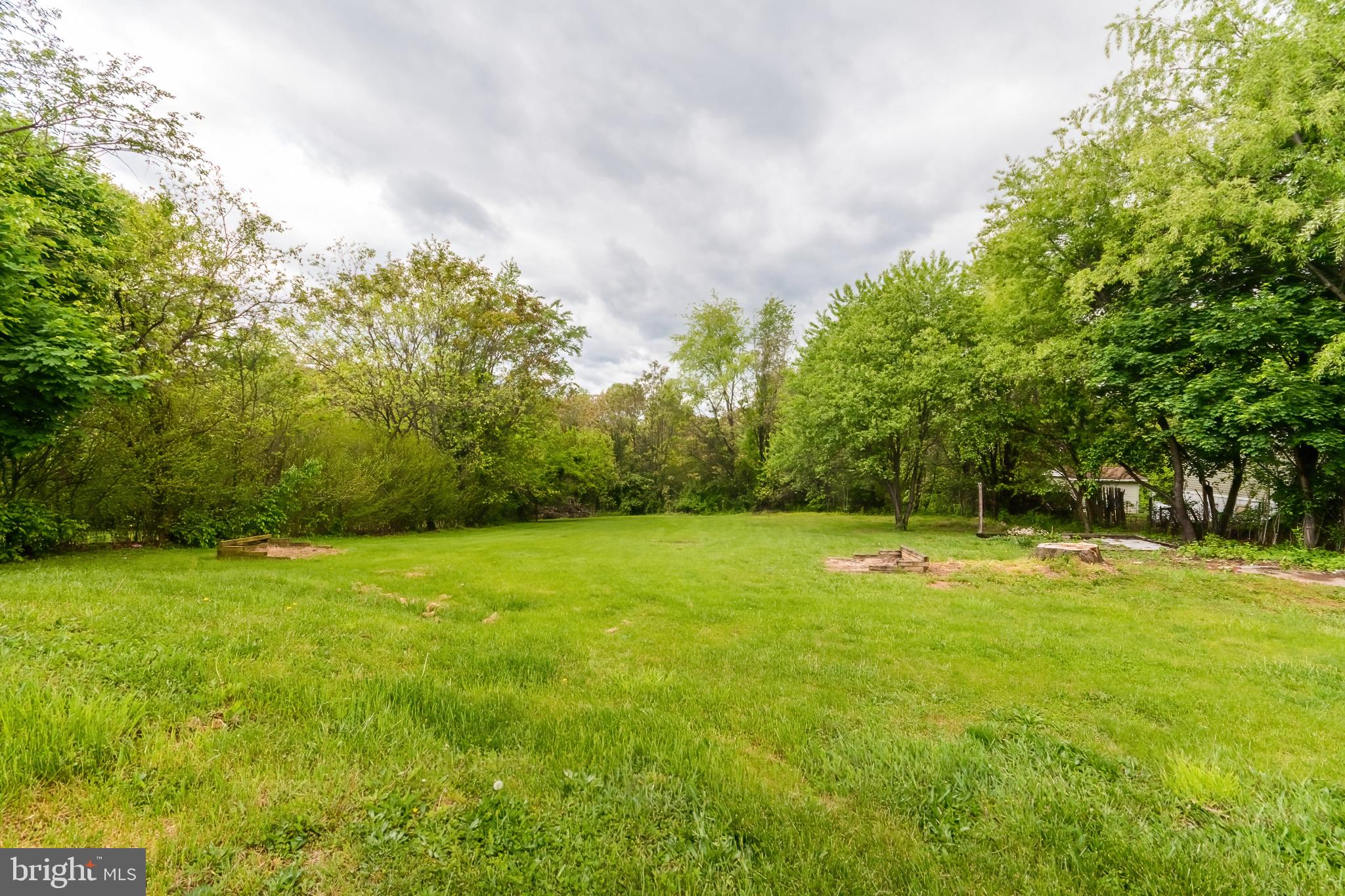 SPORTSMANS PARADISE - Residential Lease