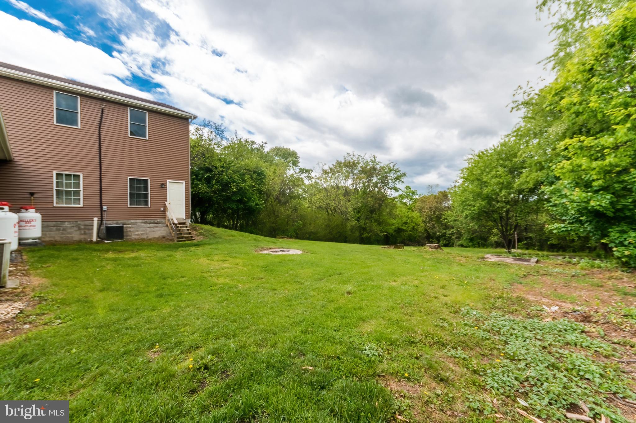 SPORTSMANS PARADISE - Residential Lease