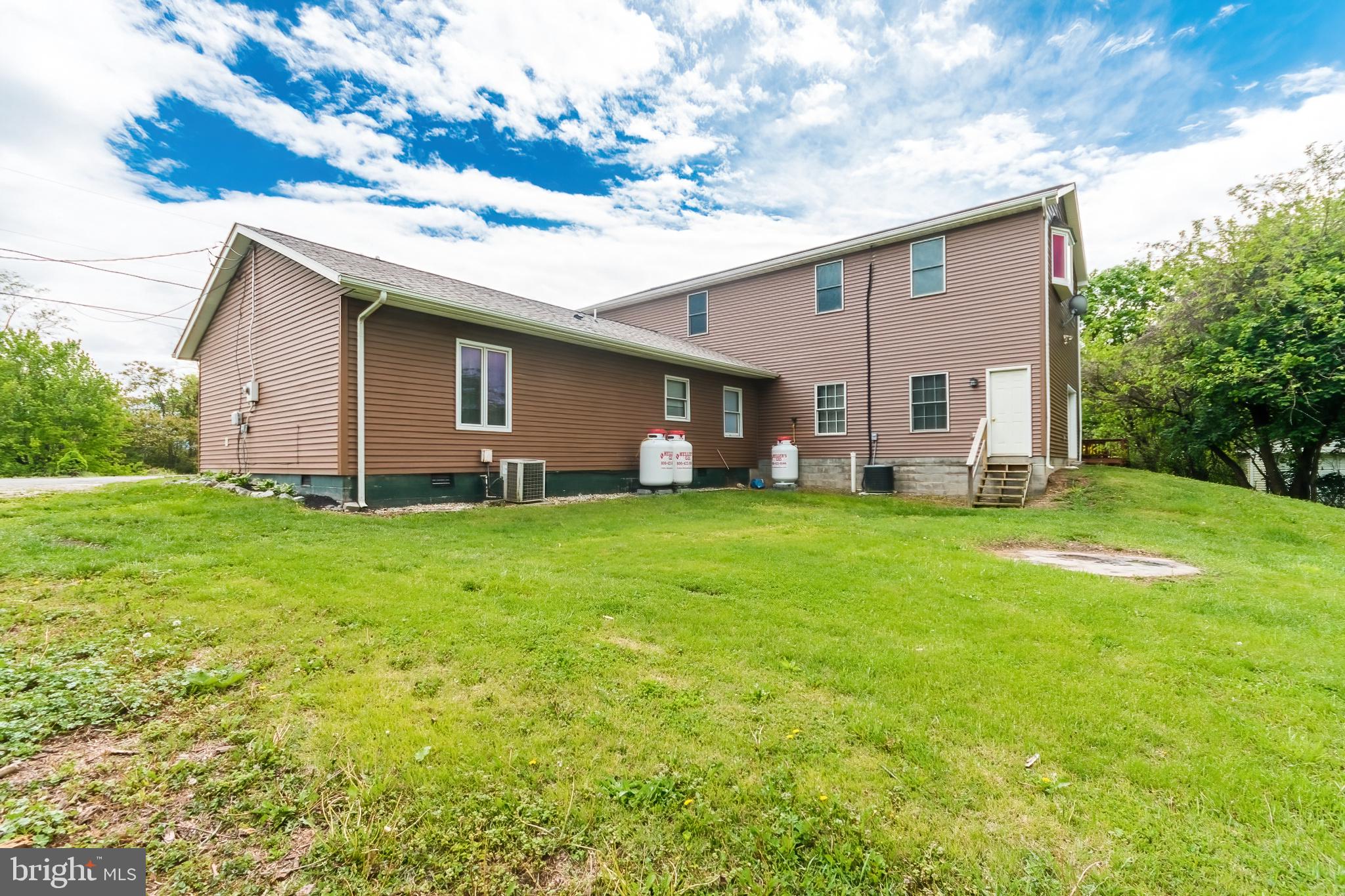 SPORTSMANS PARADISE - Residential Lease