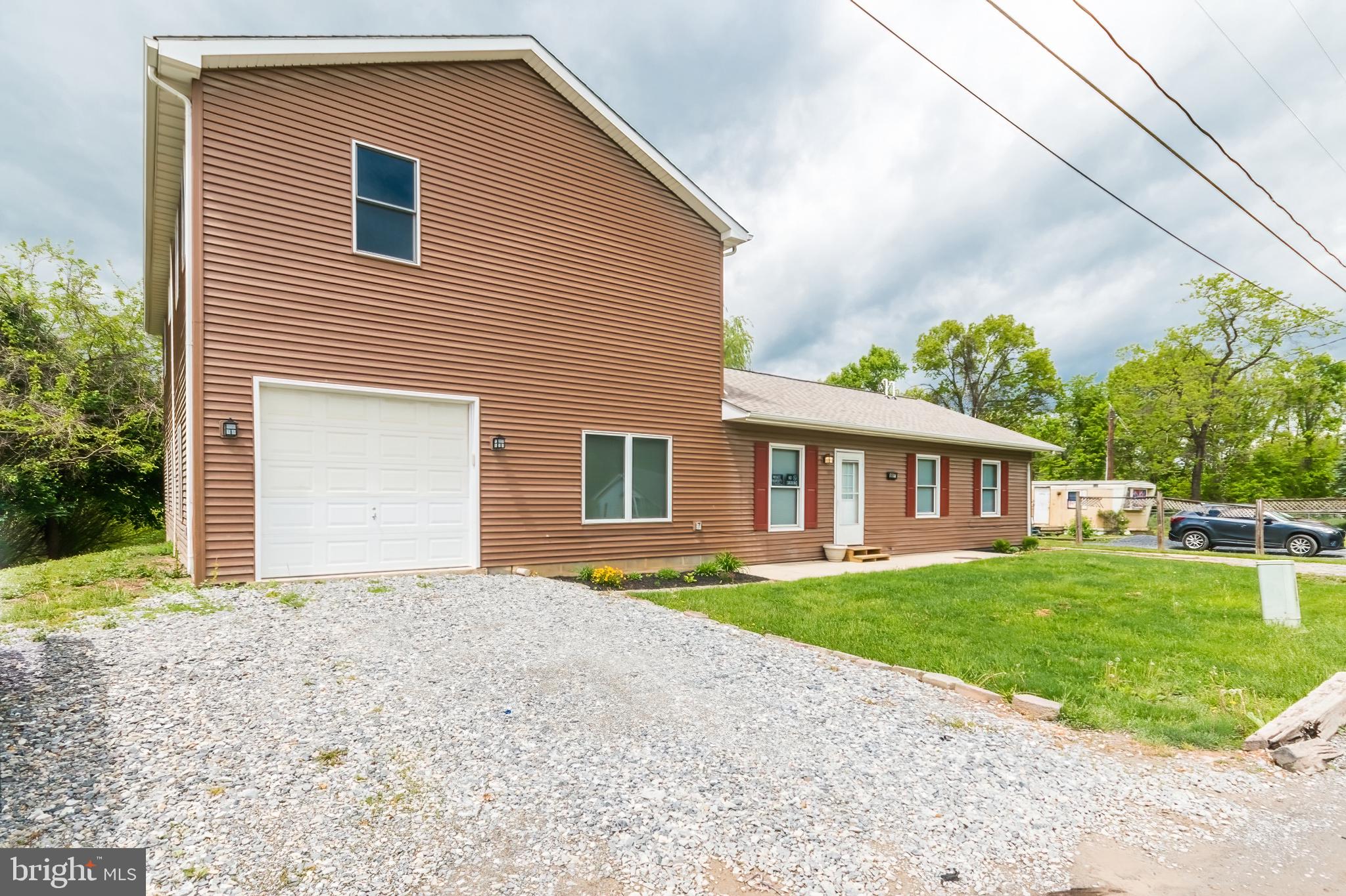 SPORTSMANS PARADISE - Residential Lease