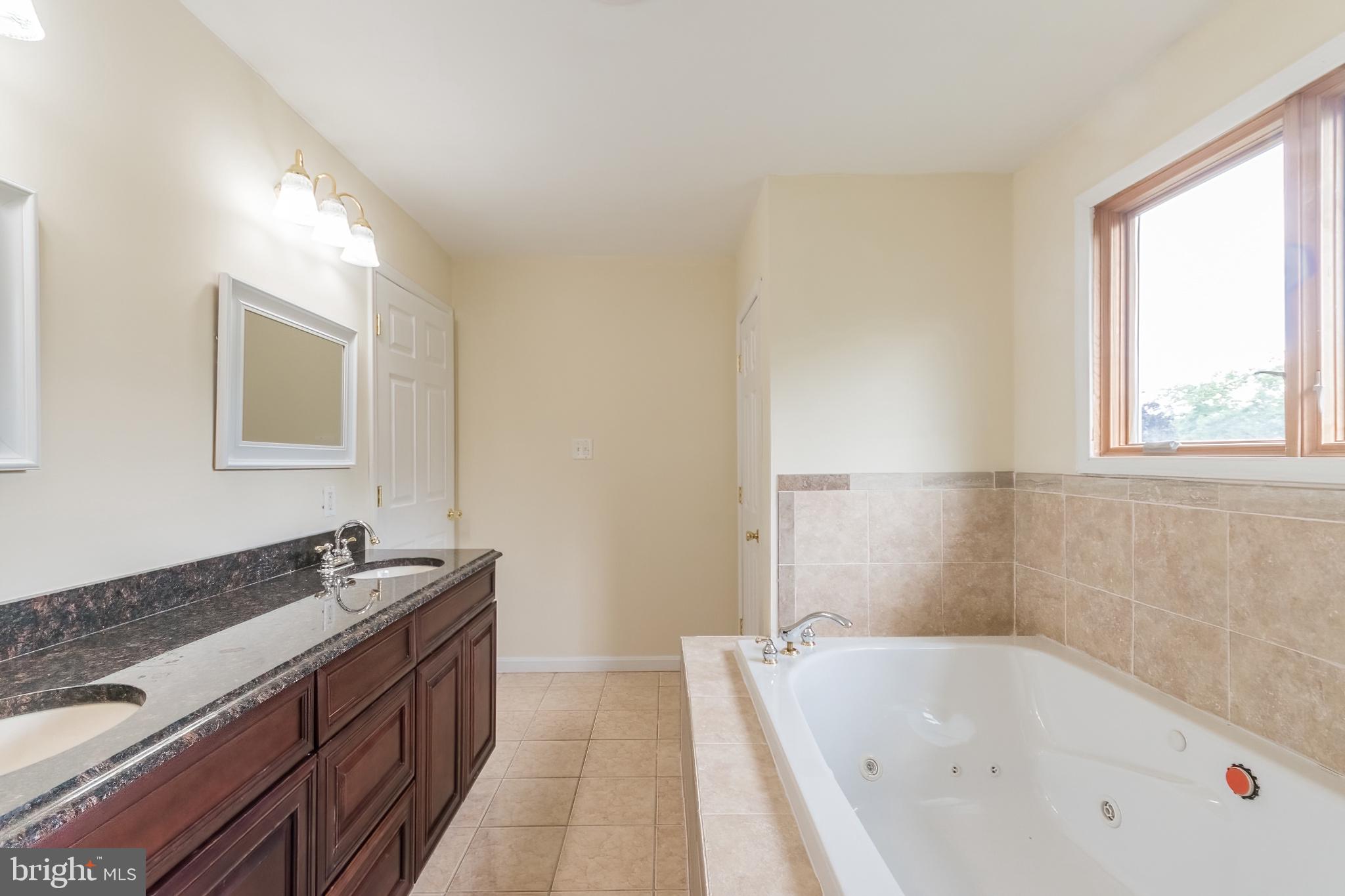 SPORTSMANS PARADISE - Residential Lease