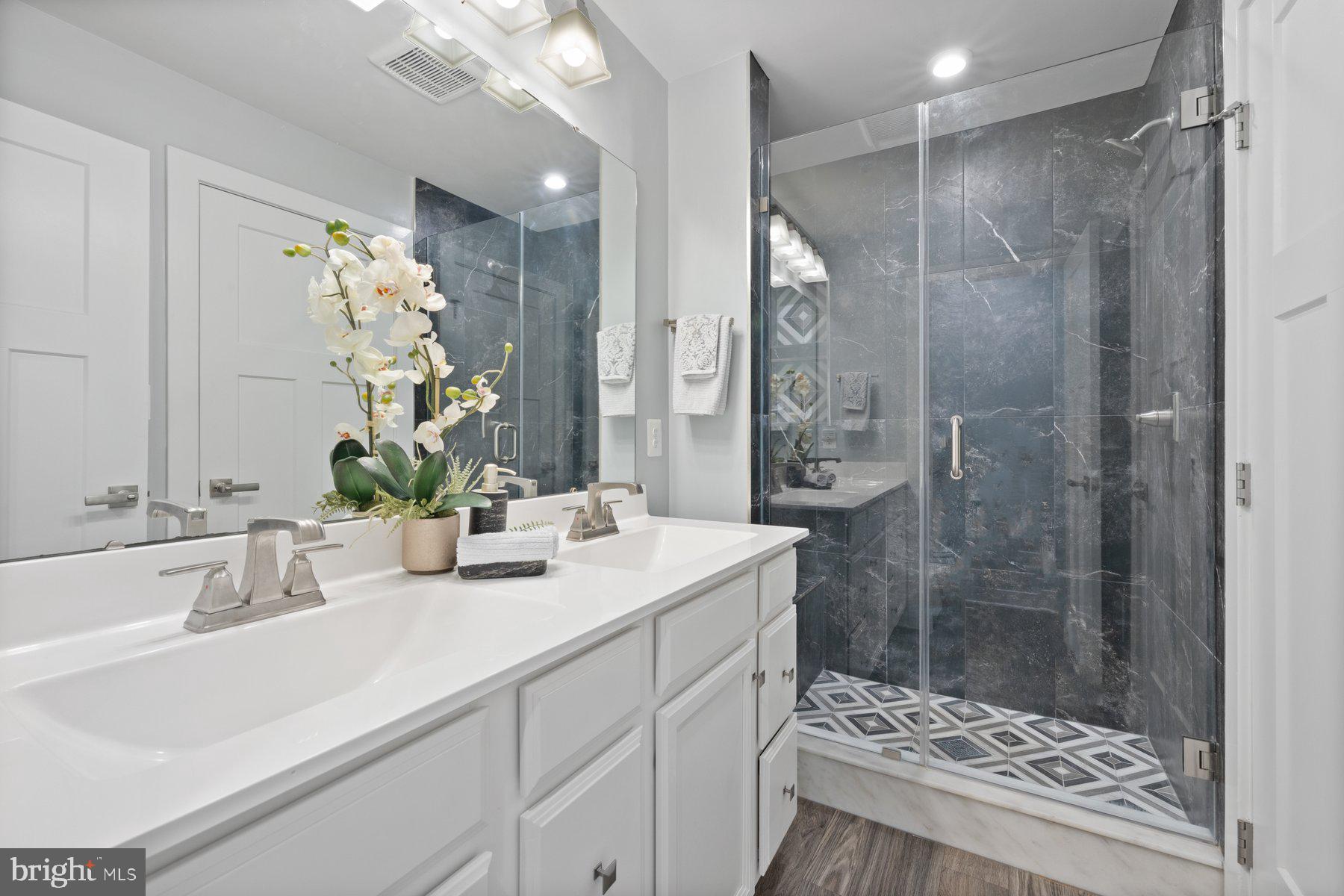 PADDOCK POINTE - Residential