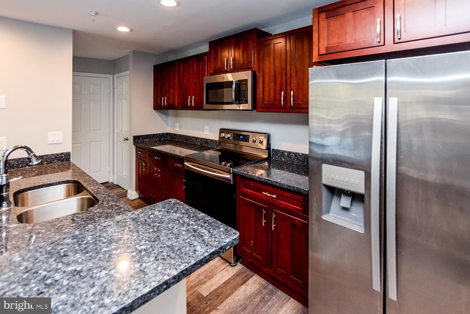 LAKE POINTE CONDOMINIUMS - Residential Lease