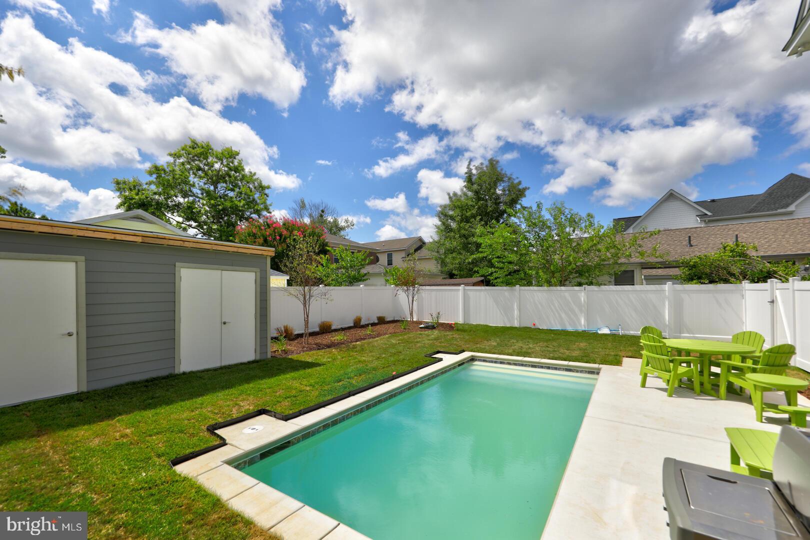 COUNTRY CLUB ESTATES - Residential