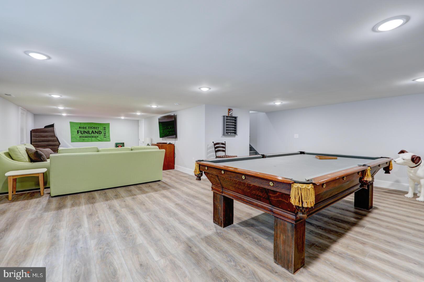 COUNTRY CLUB ESTATES - Residential