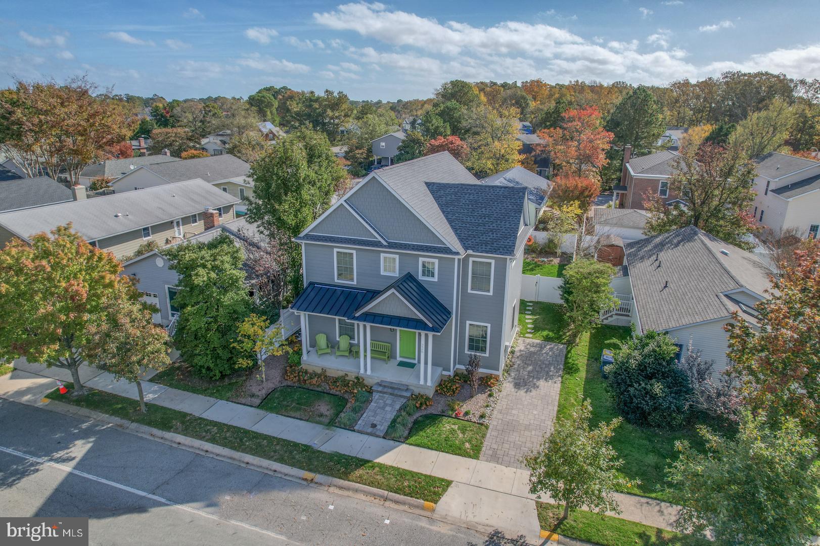 COUNTRY CLUB ESTATES - Residential