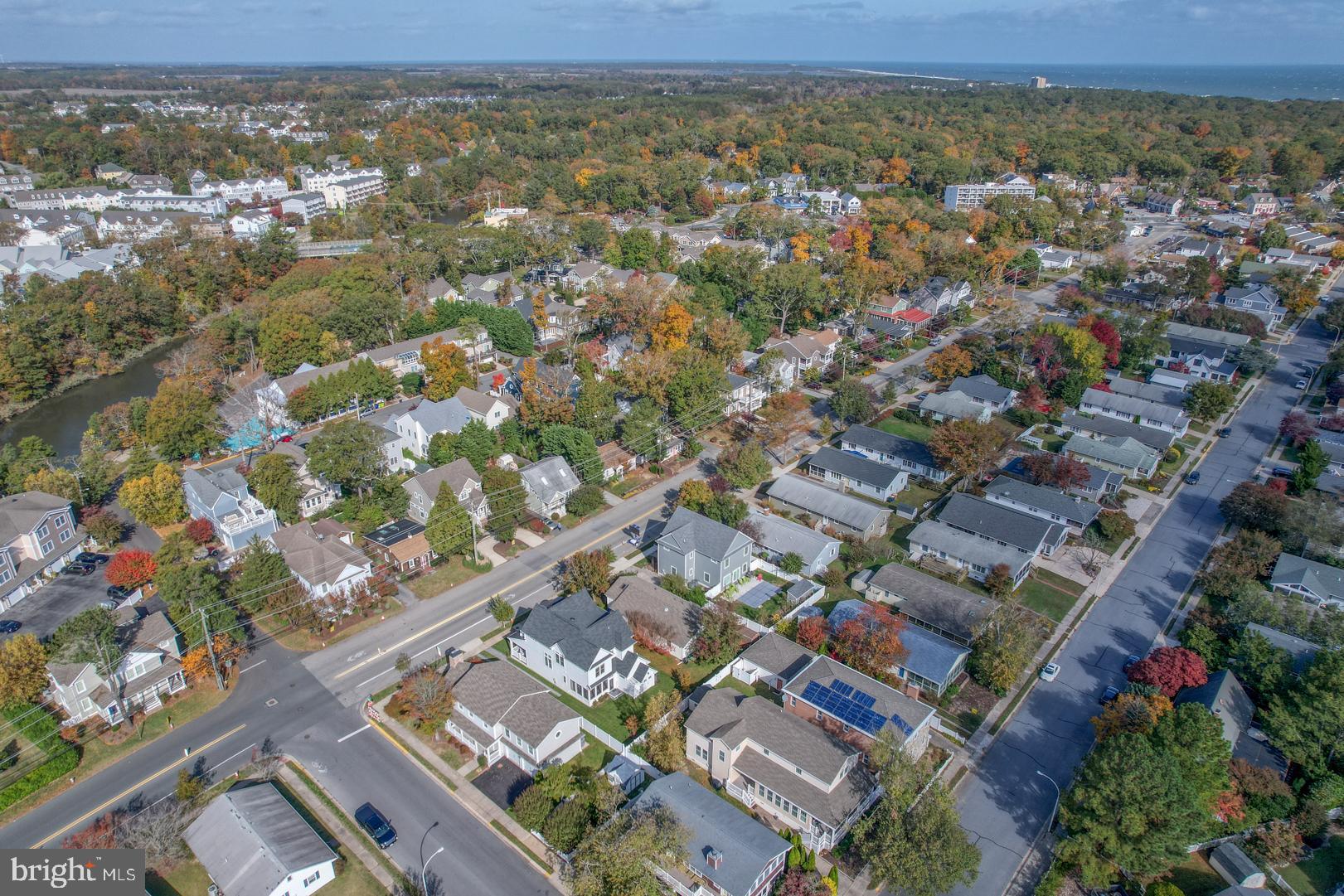COUNTRY CLUB ESTATES - Residential