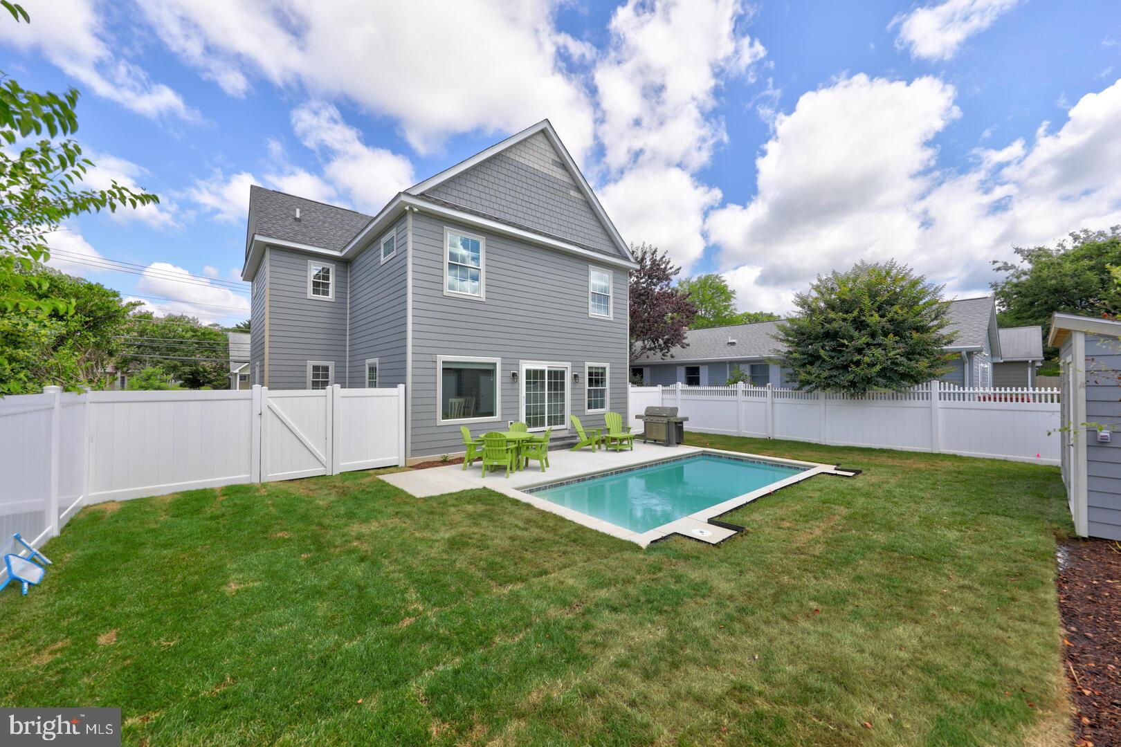 COUNTRY CLUB ESTATES - Residential