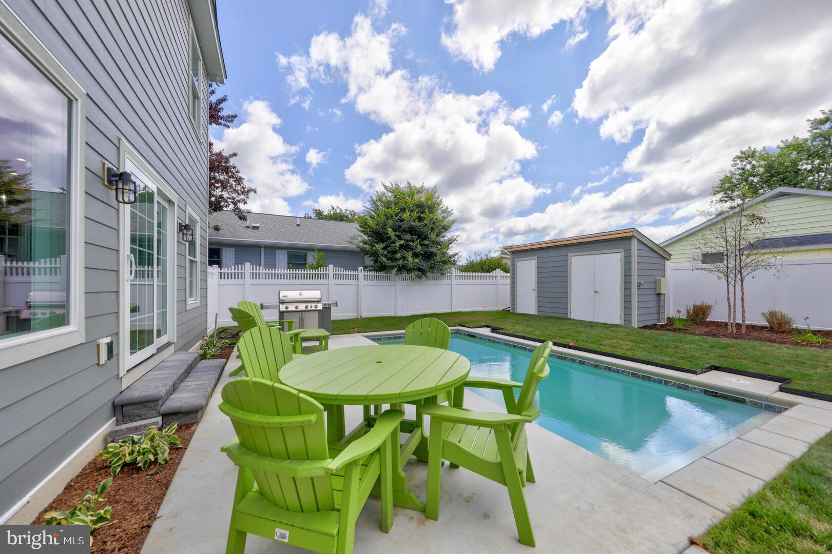 COUNTRY CLUB ESTATES - Residential