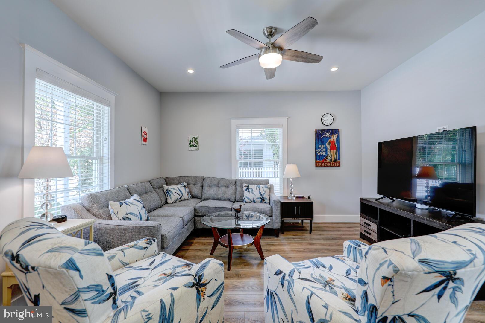 COUNTRY CLUB ESTATES - Residential