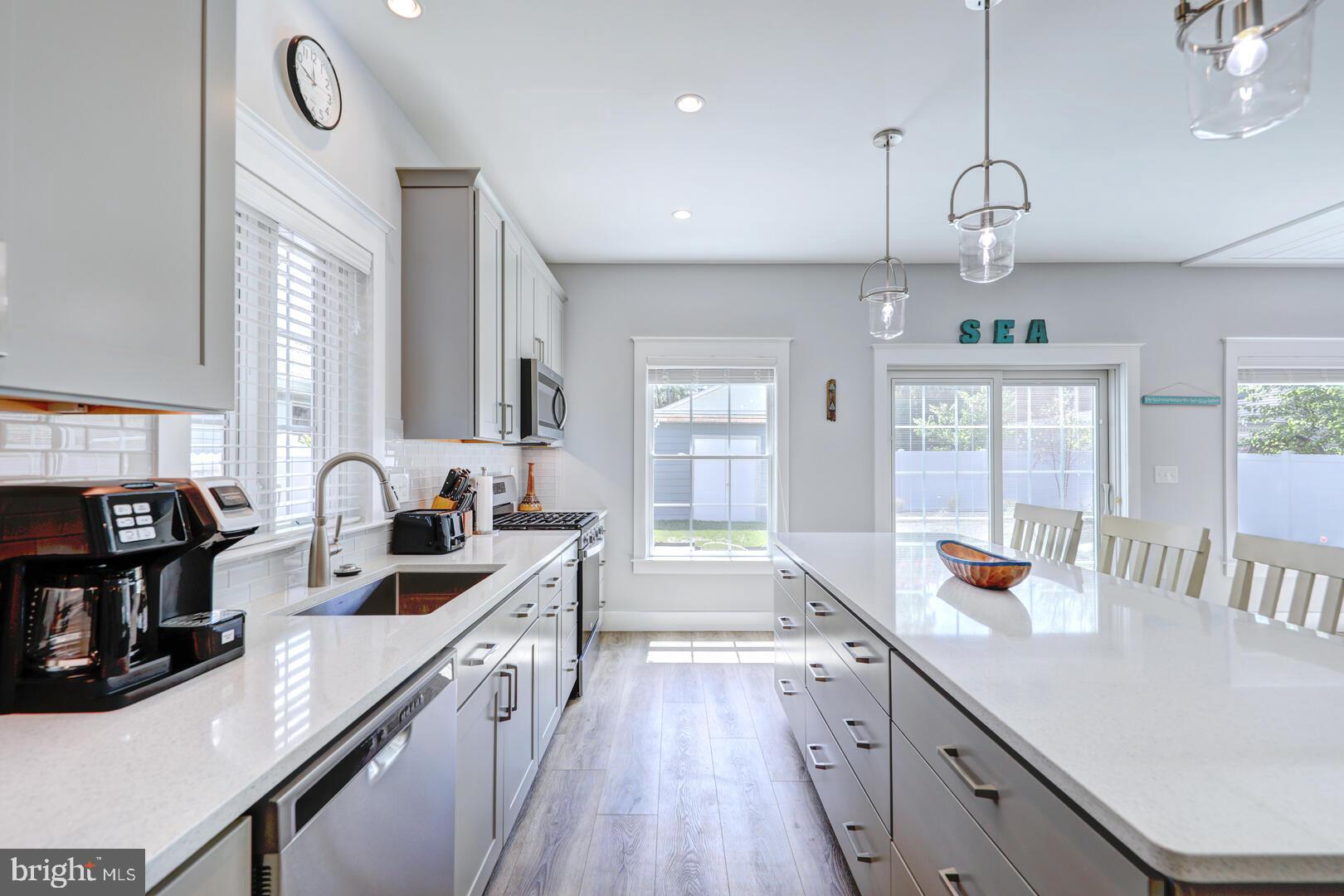 COUNTRY CLUB ESTATES - Residential