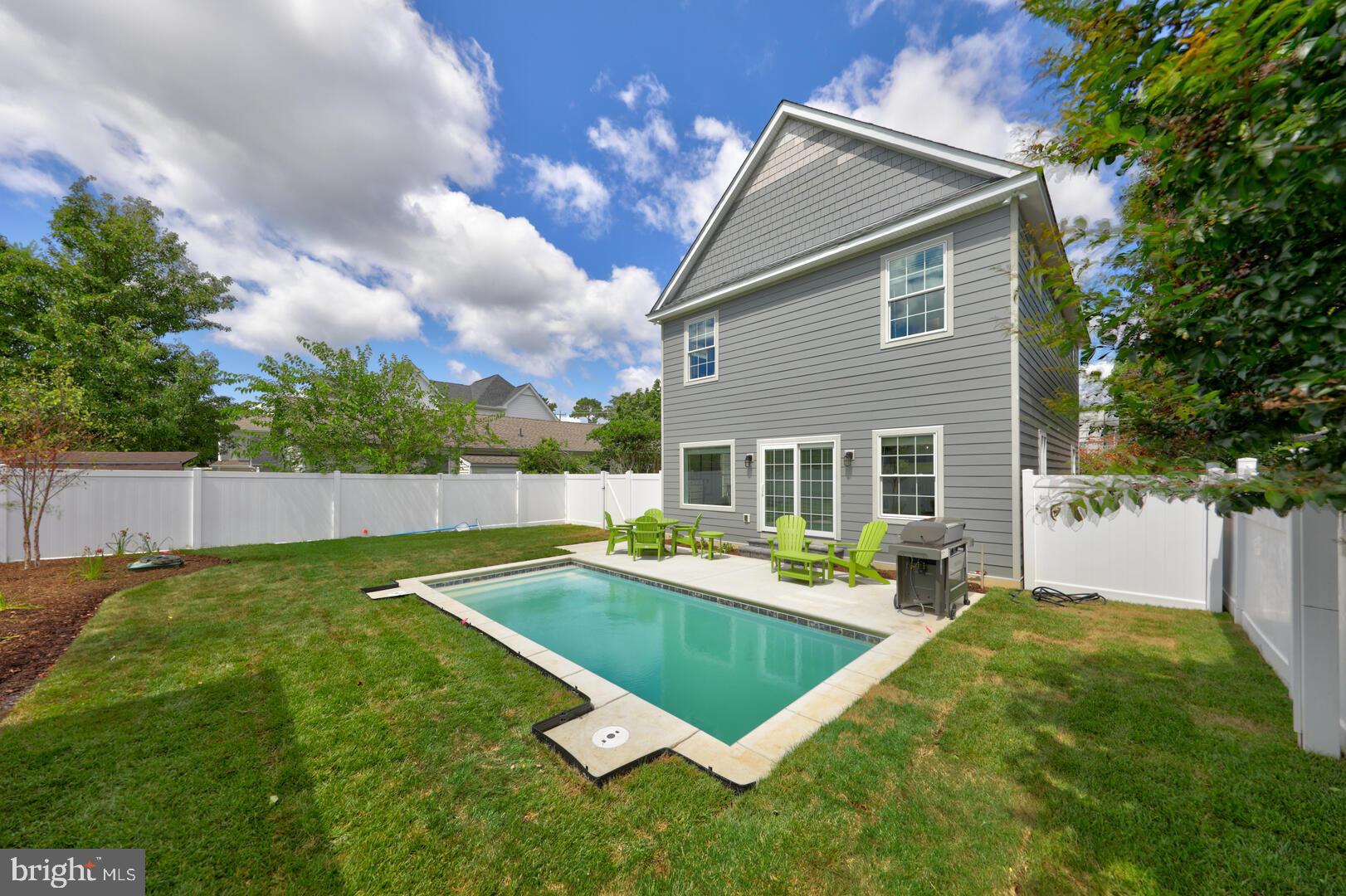 COUNTRY CLUB ESTATES - Residential