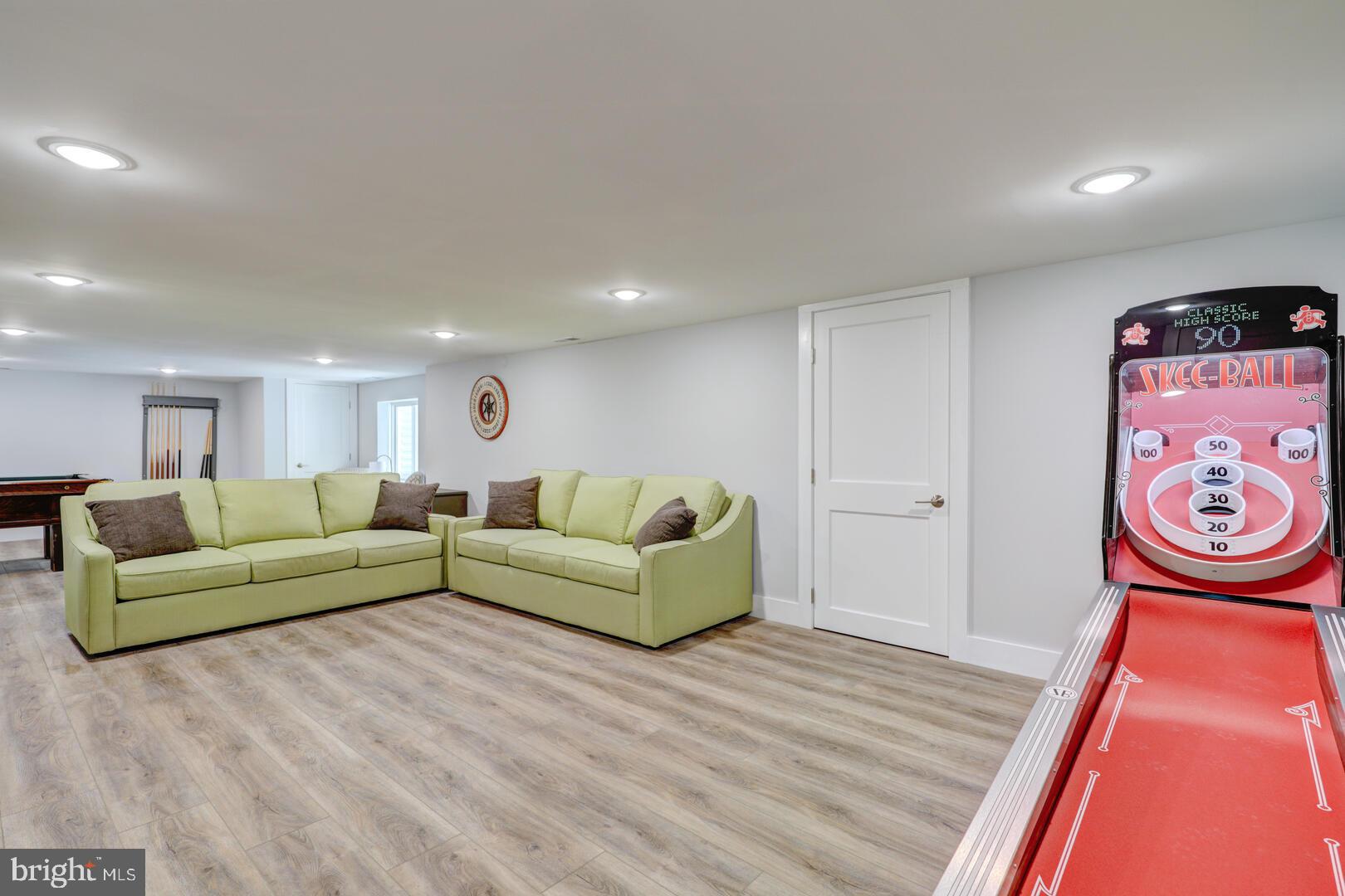 COUNTRY CLUB ESTATES - Residential