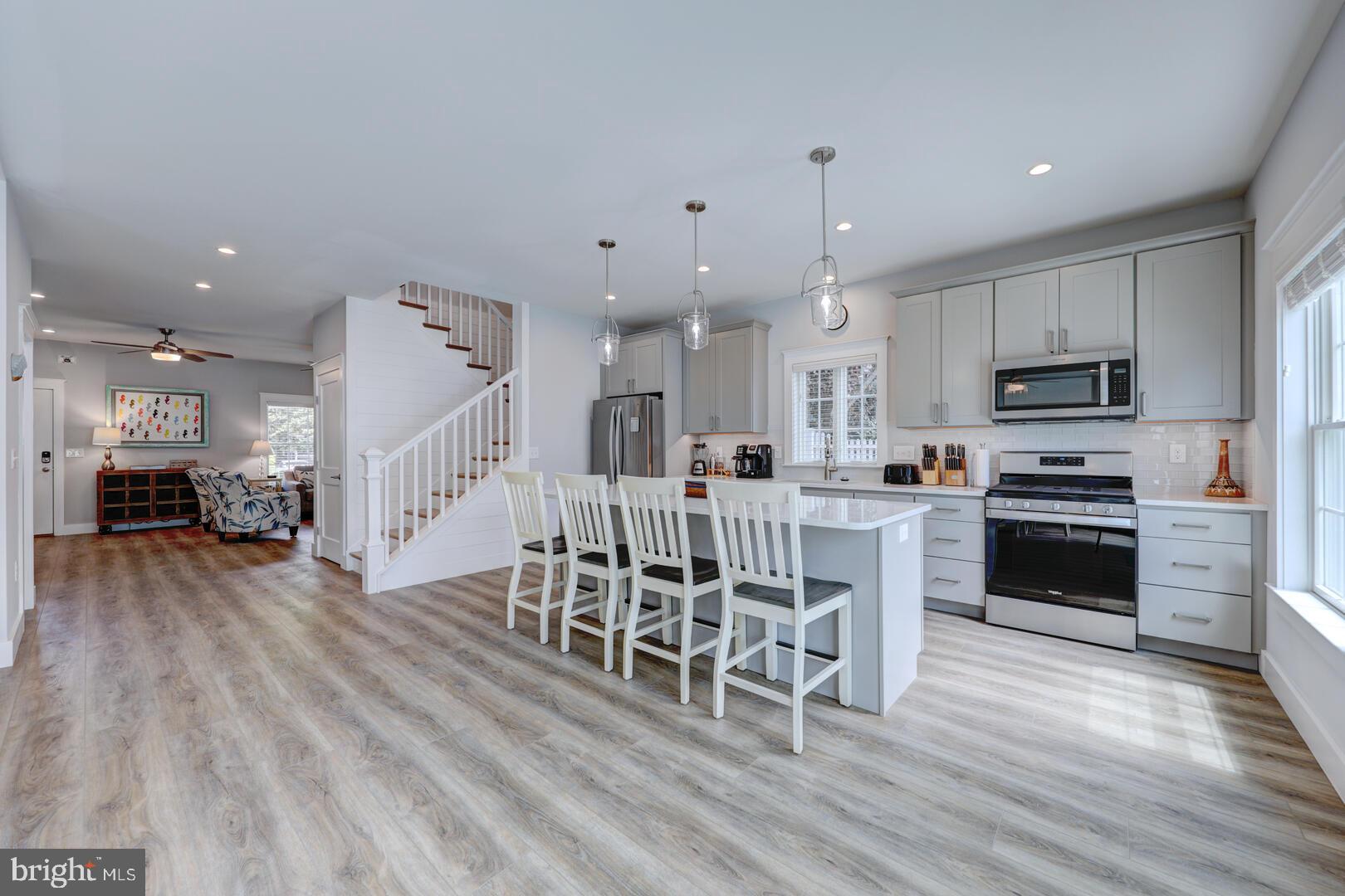 COUNTRY CLUB ESTATES - Residential