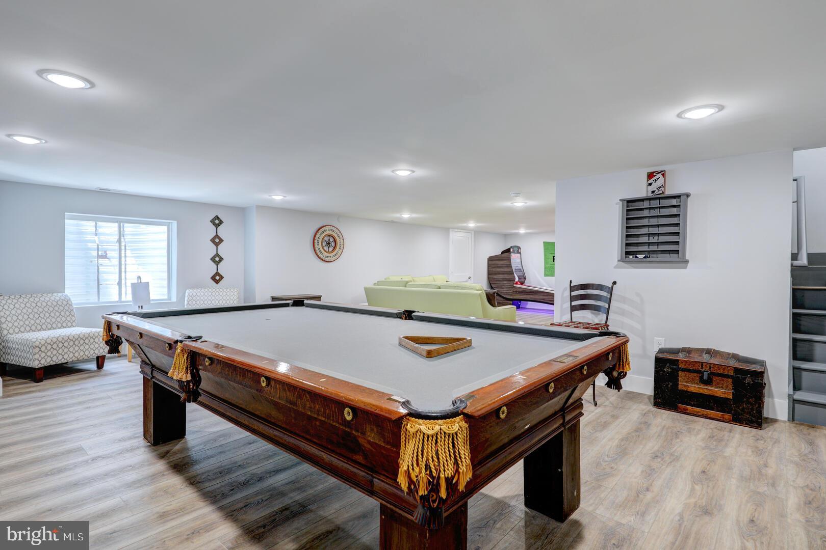 COUNTRY CLUB ESTATES - Residential