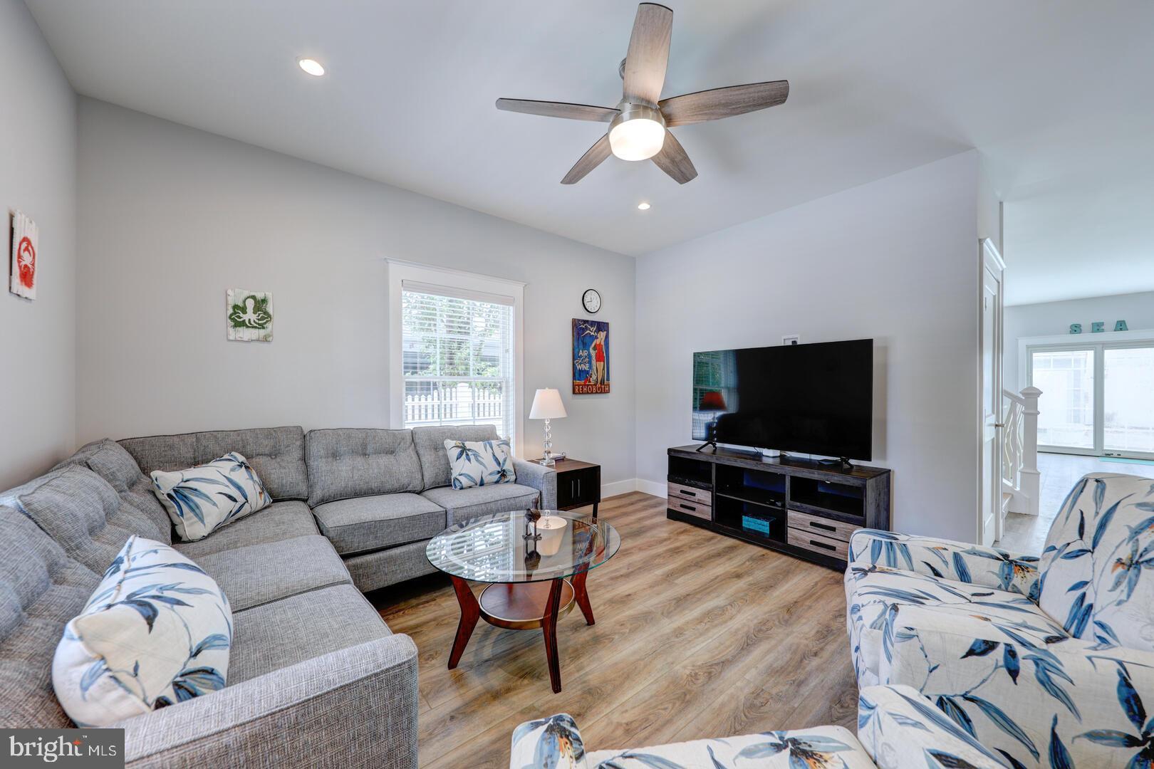 COUNTRY CLUB ESTATES - Residential