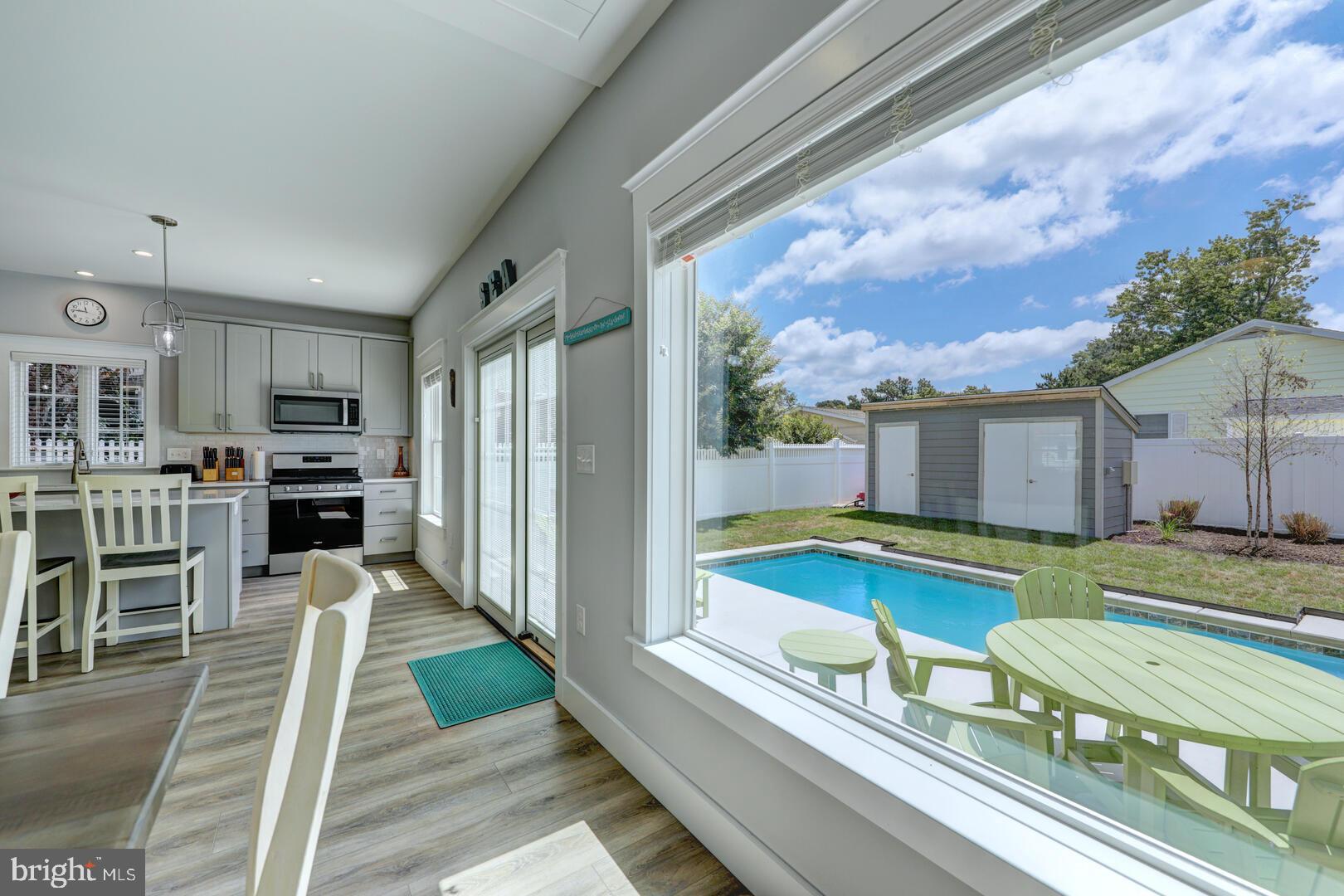 COUNTRY CLUB ESTATES - Residential