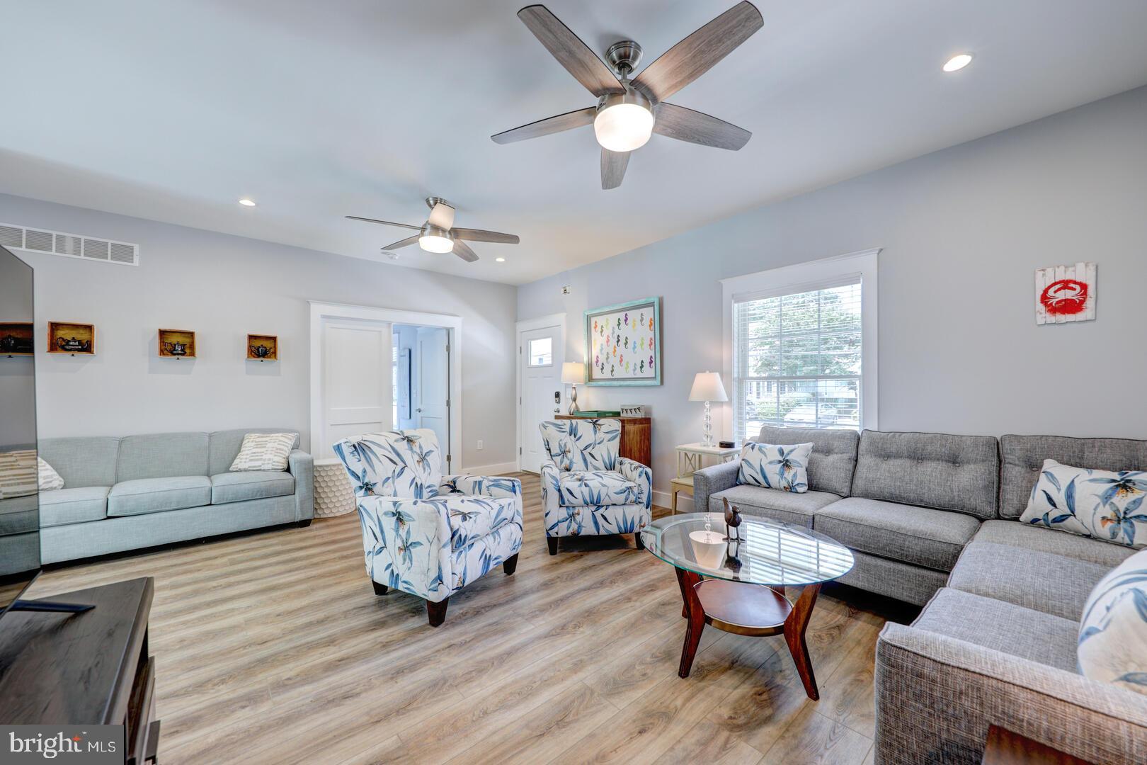 COUNTRY CLUB ESTATES - Residential