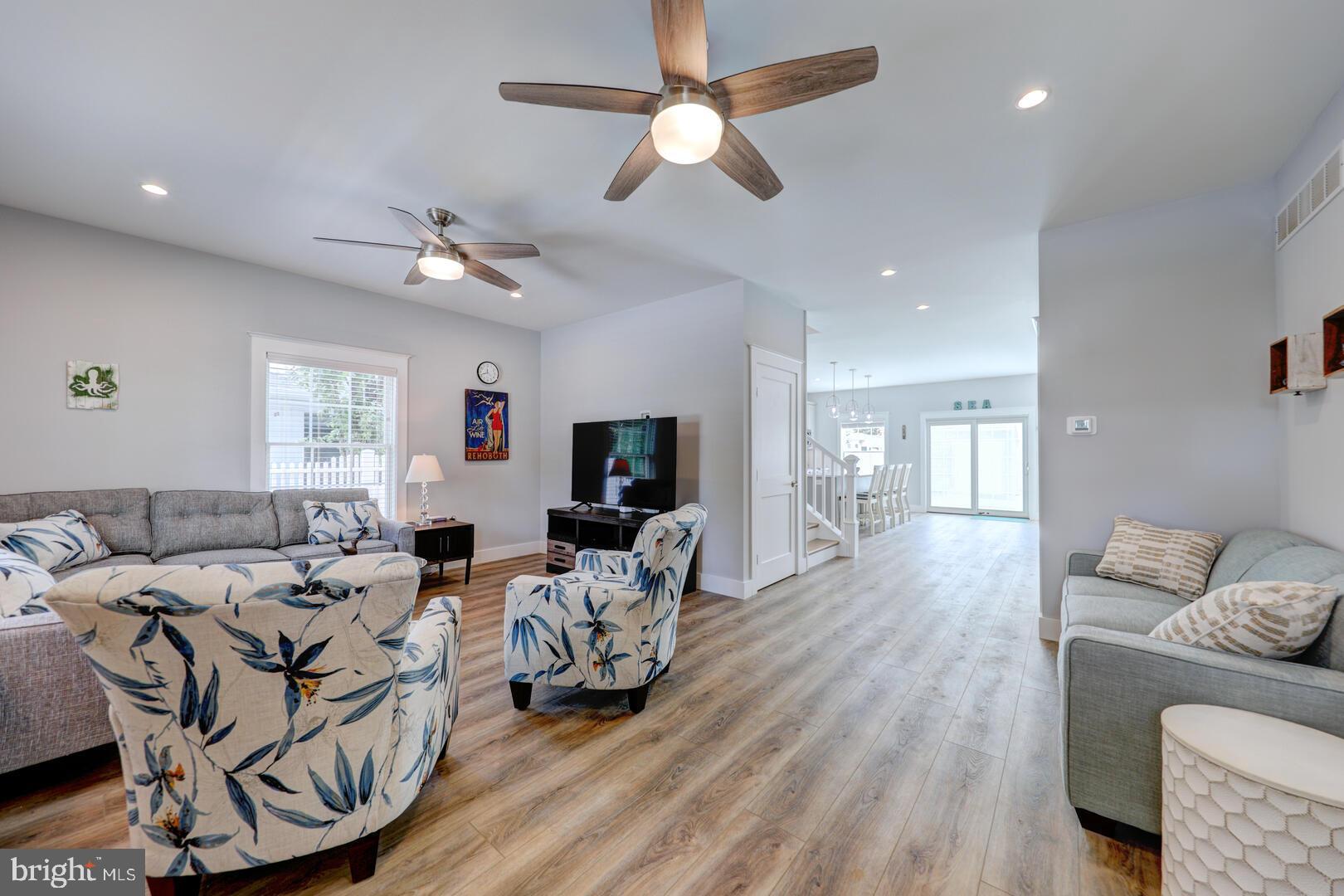 COUNTRY CLUB ESTATES - Residential