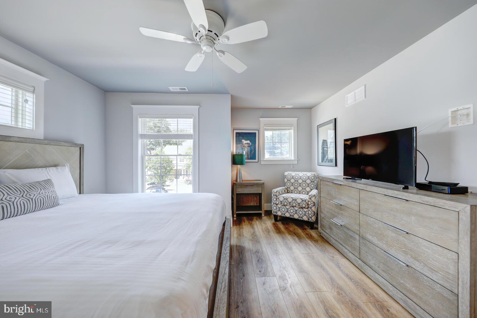 COUNTRY CLUB ESTATES - Residential