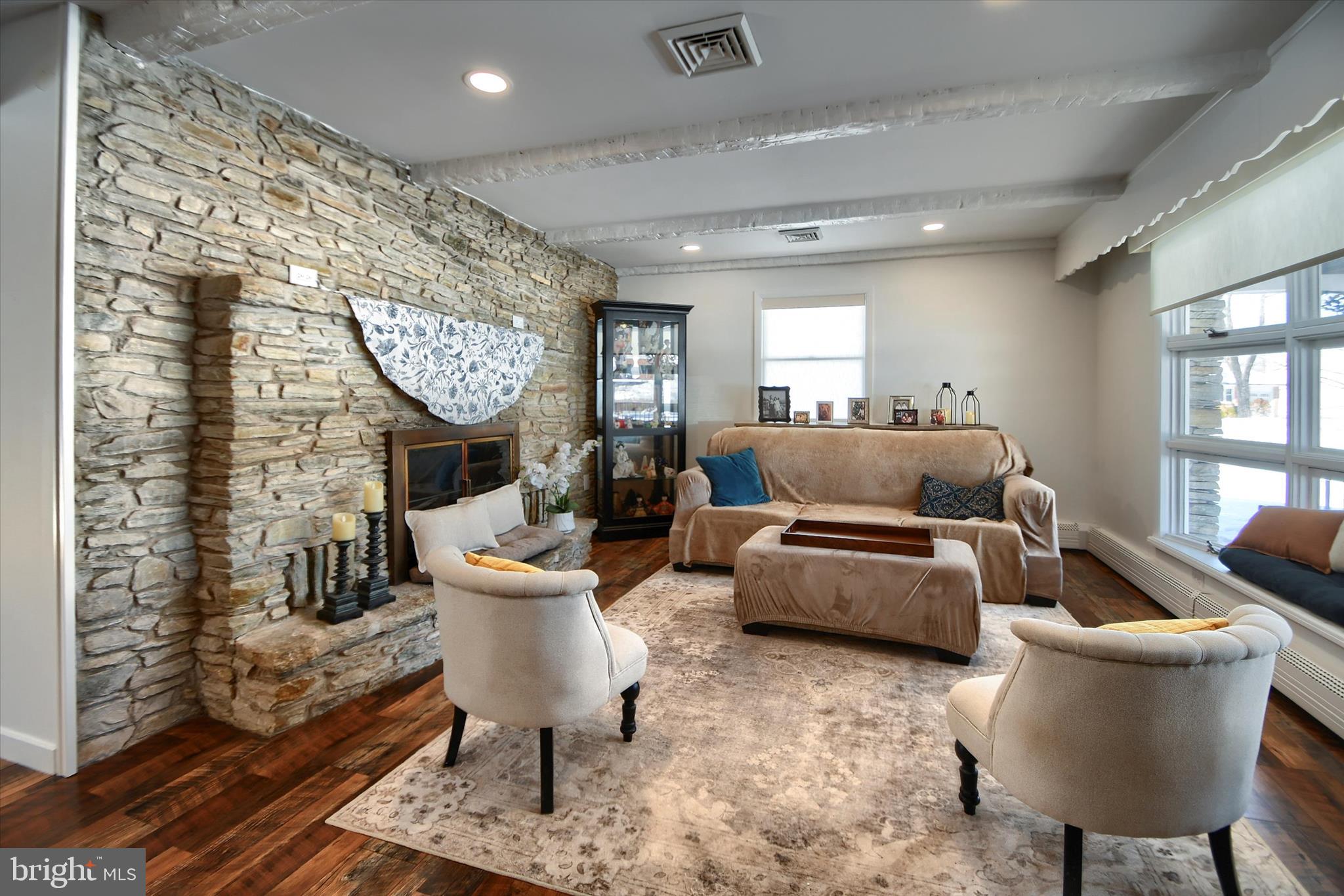 PENNSBURG - Residential