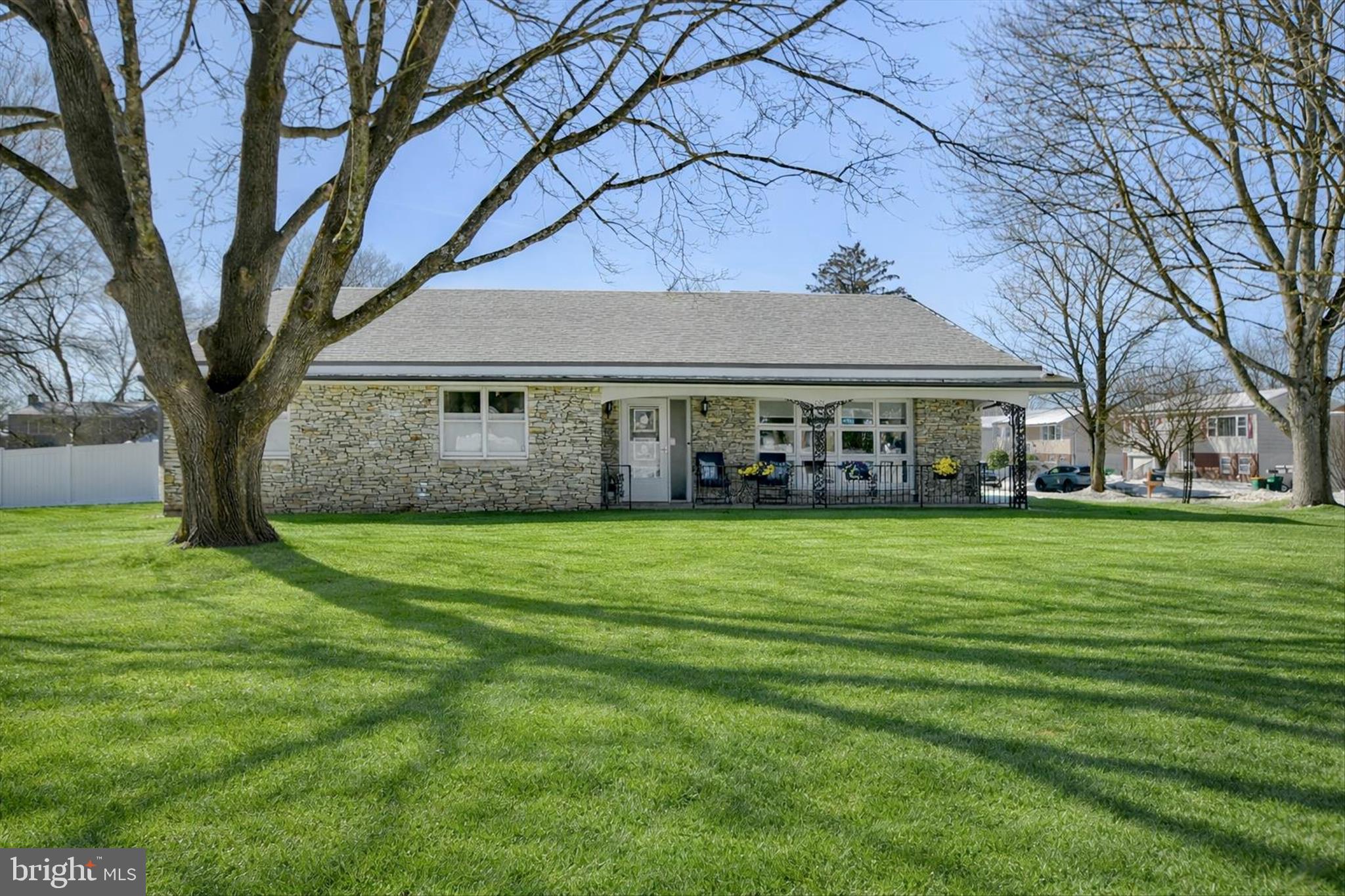 PENNSBURG - Residential