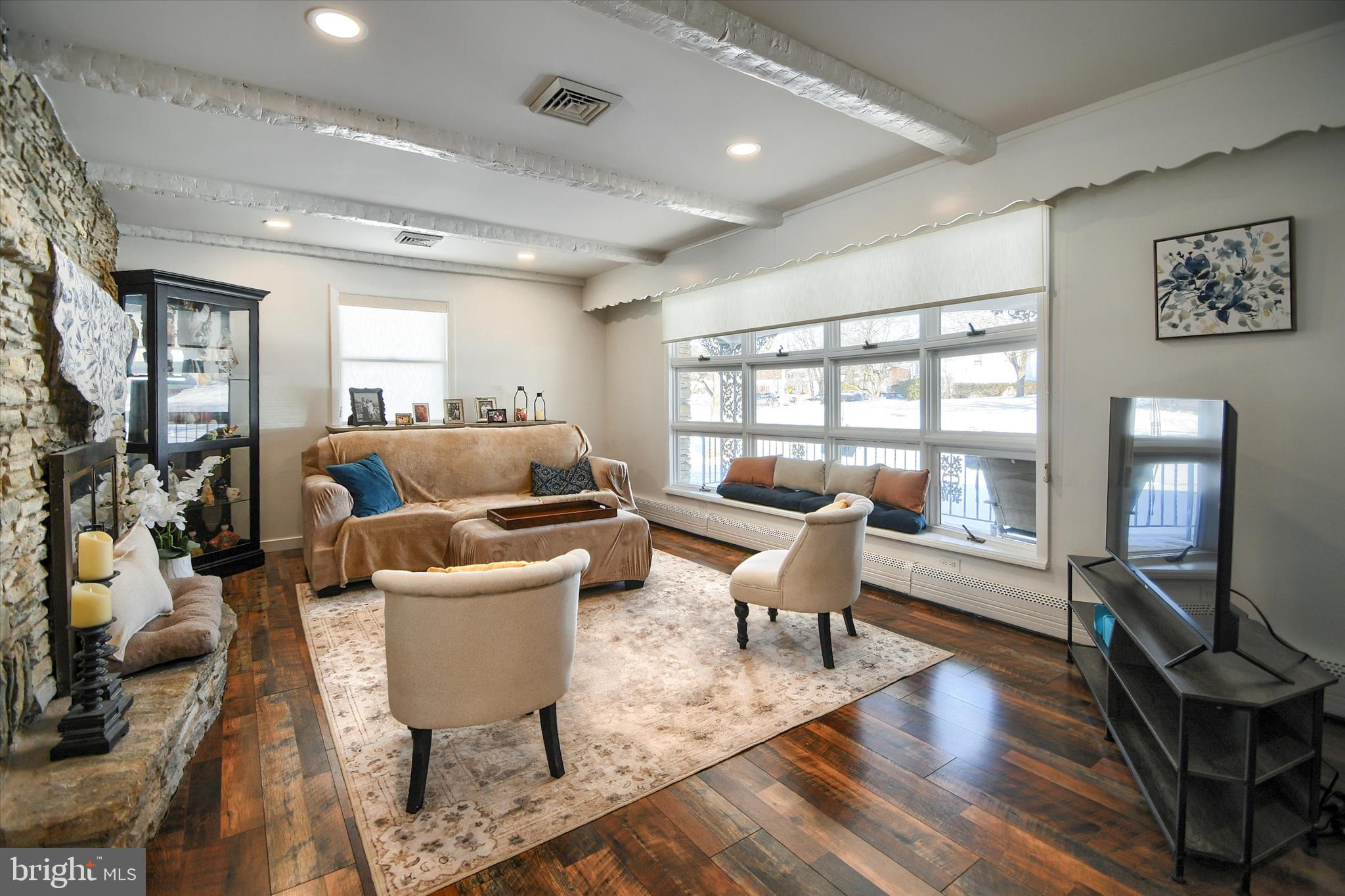 PENNSBURG - Residential