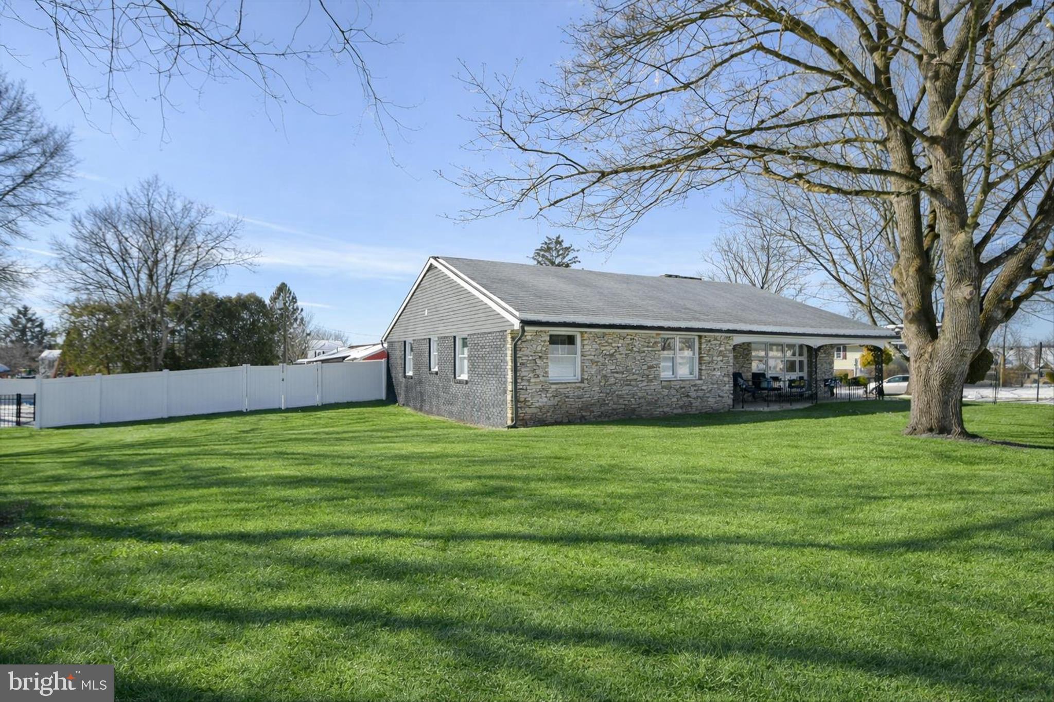 PENNSBURG - Residential